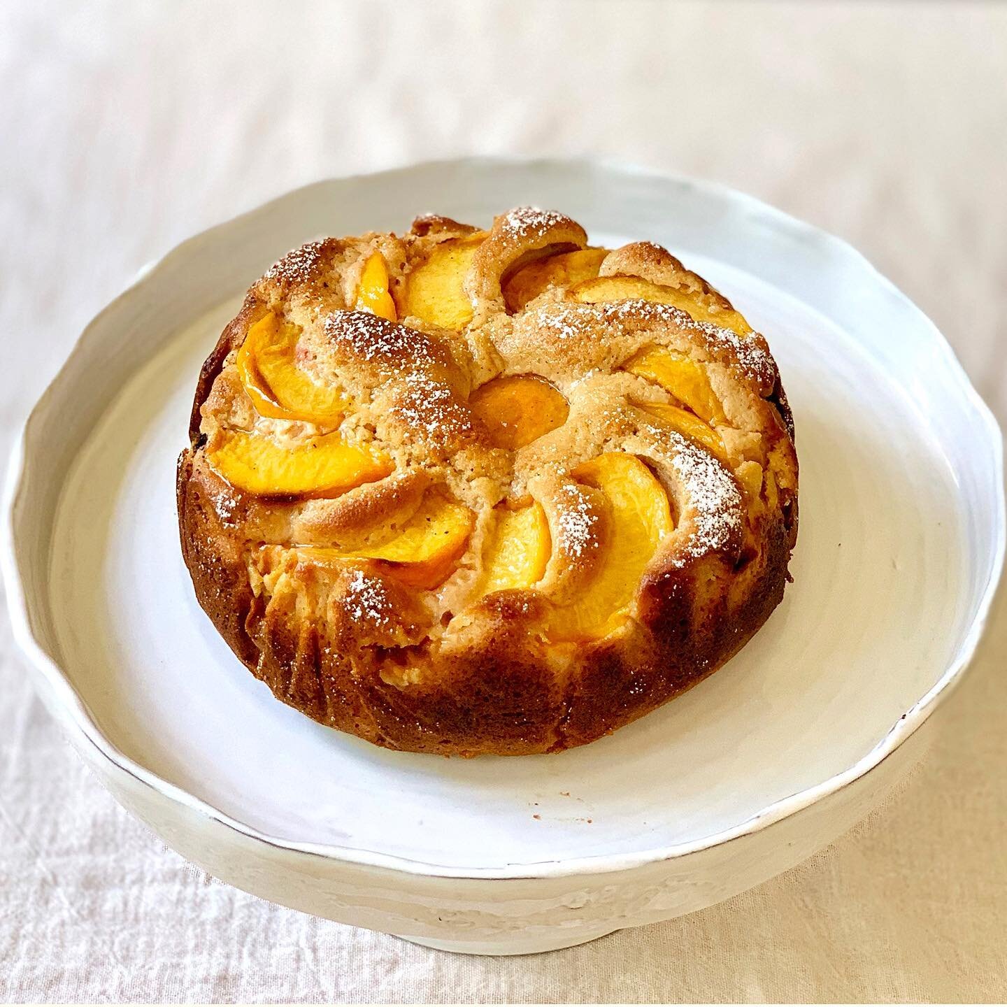 Sweet Summer offering as long as the peaches last. Summer Peach Rouge de Bordeaux Cake. Inspired by @zoebakes (who I am a little late to the party in discovering🙄). Switched out the rye flour for Tehachapi Grain Project Rouge de Bordeaux. I just can