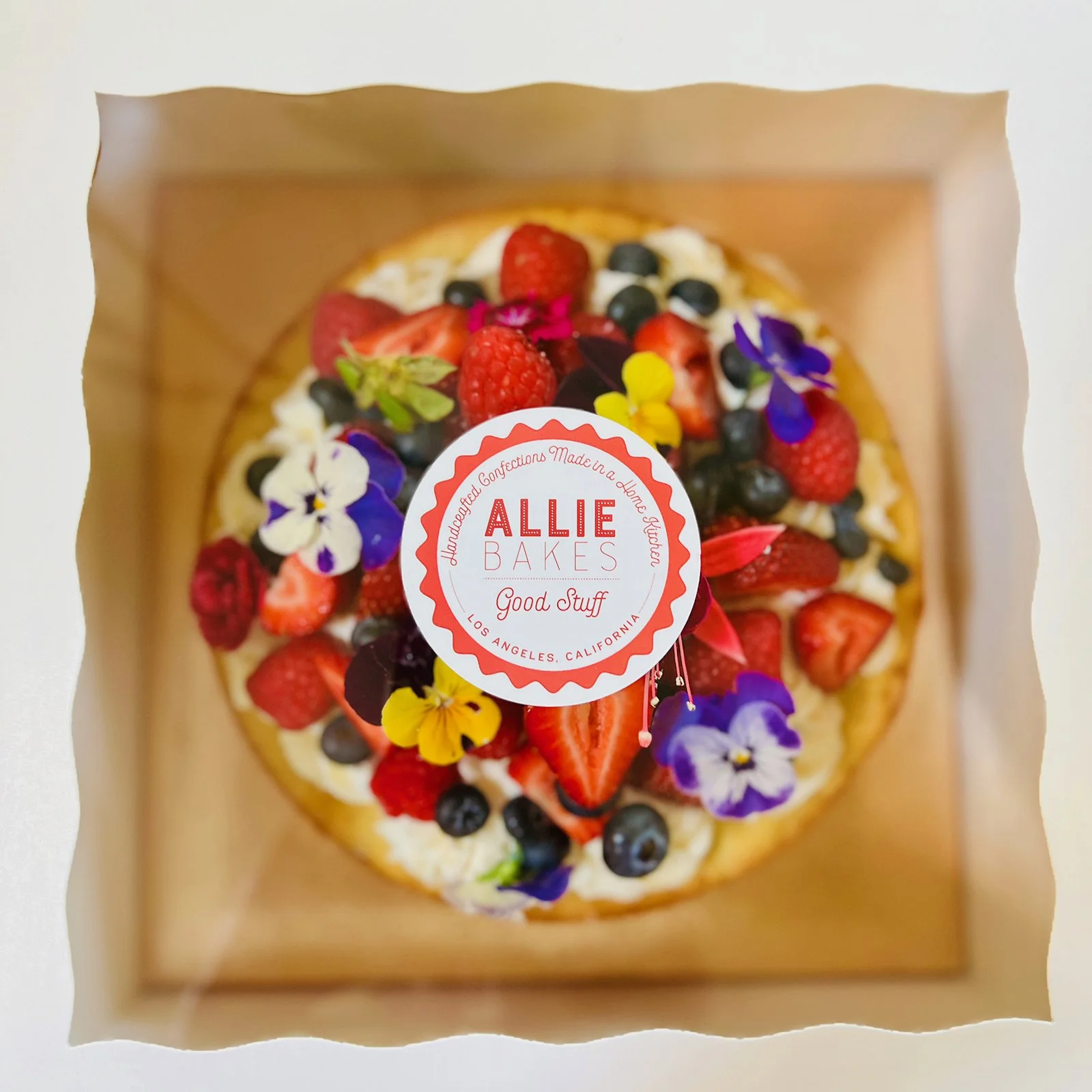 ALMOND_CAKE_BERRIES_BOX_SQ_1600.jpg