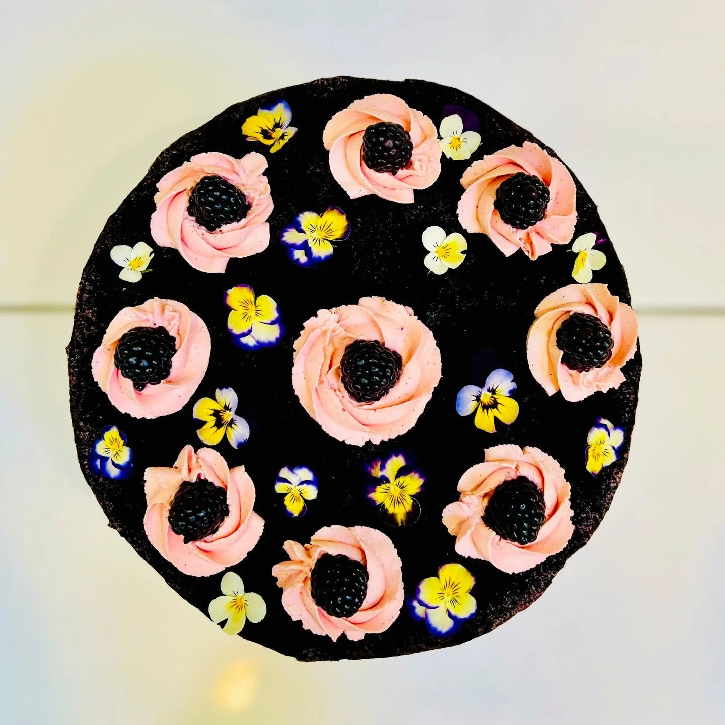 HAPPY BIRTHDAY ANGEL! Thanks so much for the honor of making you a cake - and supporting @kamalaharris All baking proceeds will be donated to the Harris-Walz Campaign through the election.