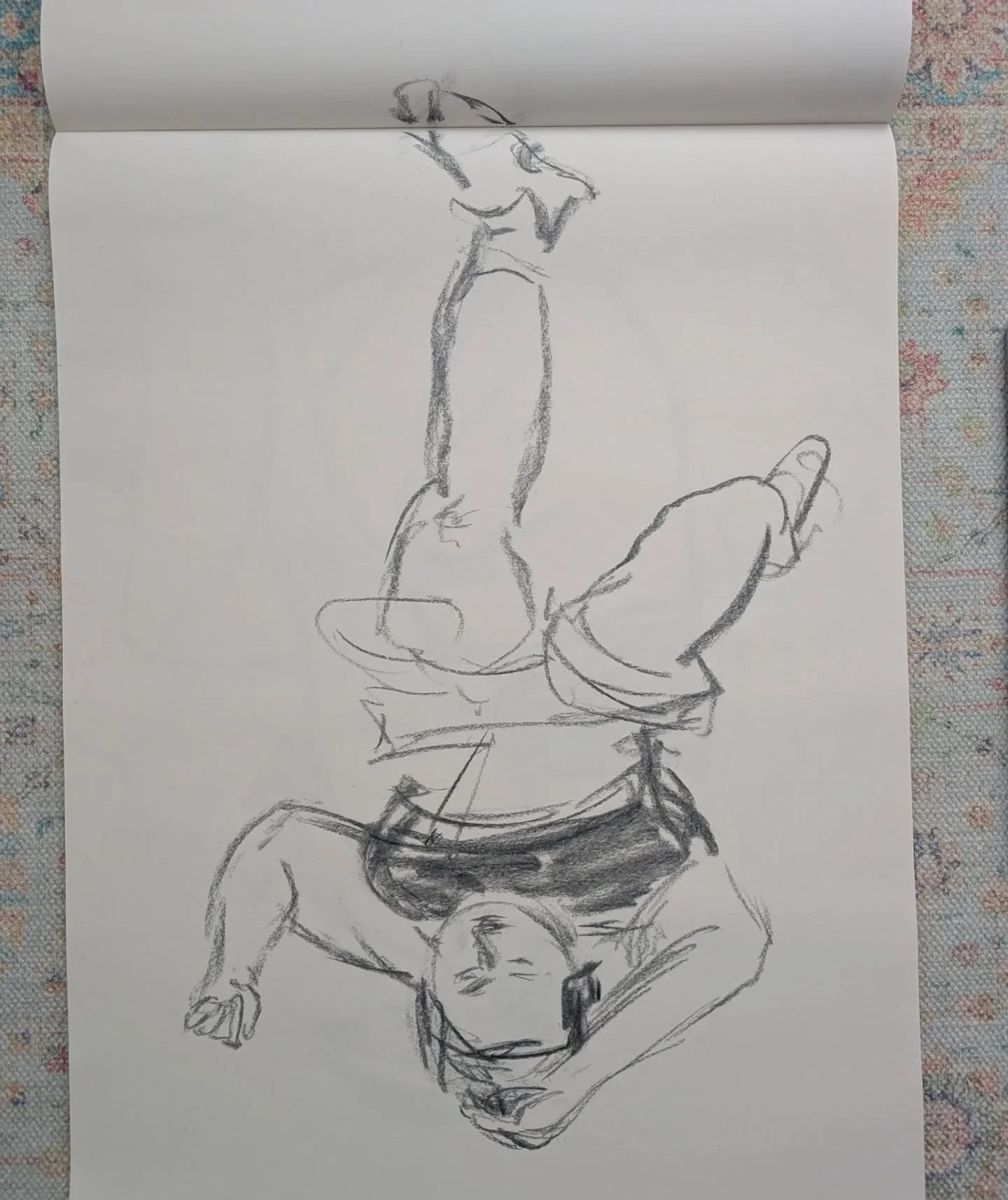 Figure drawing today from Lily Holder's live poses with @londondrawinggroup
.
.
.
#onyourmarks #quickdraw #artpractice