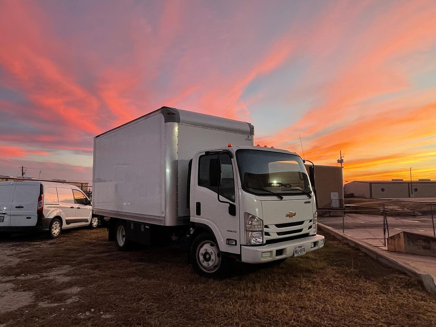 That&rsquo;s a wrap on today #noedit #austin #austintx #texas #texas🇨🇱 #bts #set #setlife🎥 #setlife #setlife🎬 #setlife🎥🎬 #sunset #wrap #hadhtag #friday #fridayvibes #vibes #shotoniphone #iphone #chevy