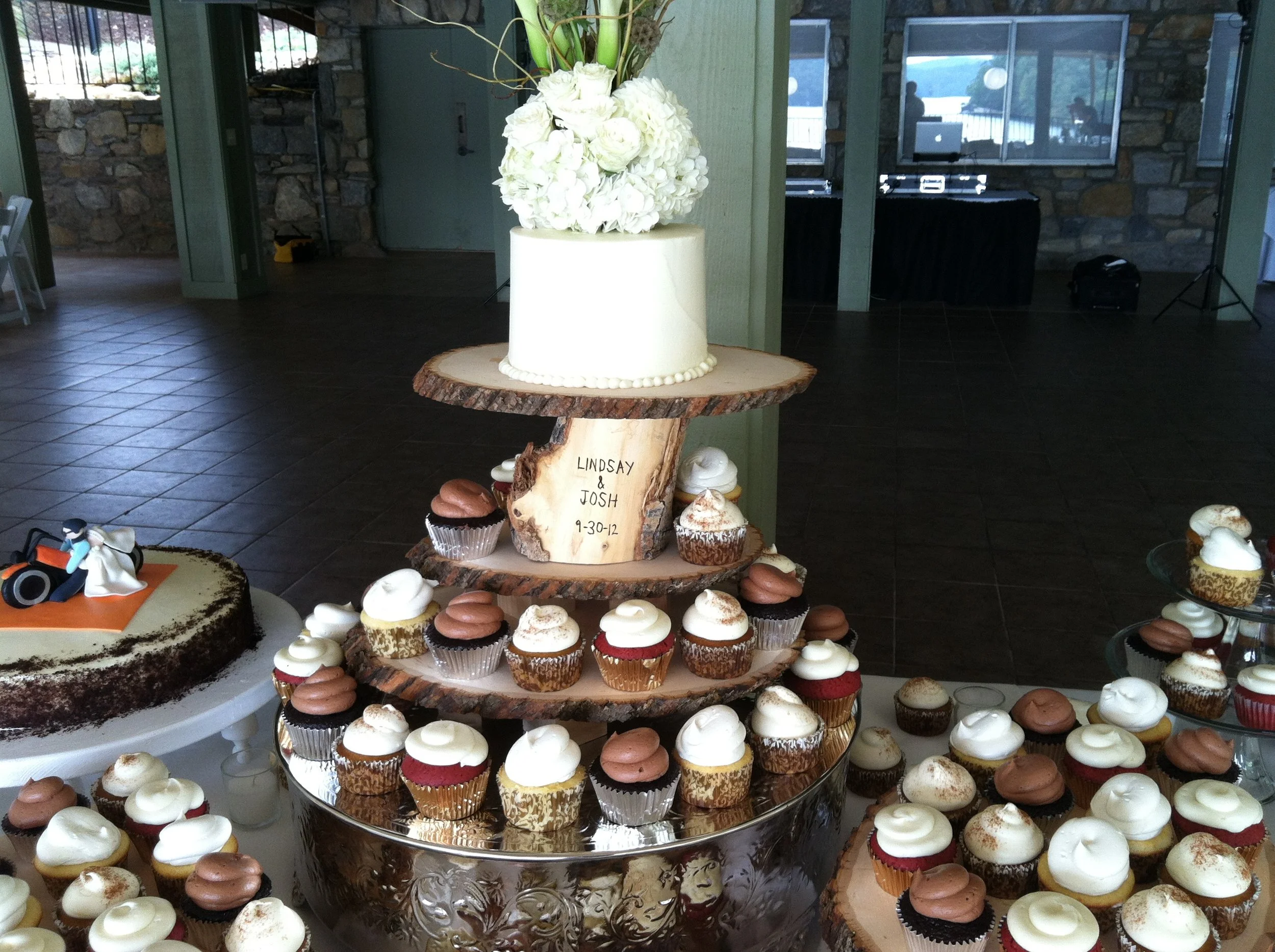 wedding cupcake display (2).JPG