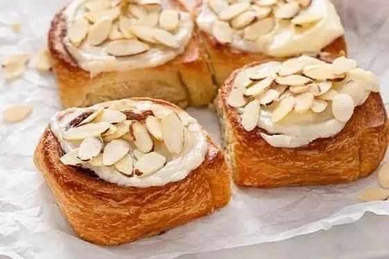 icelandic+almond+rolls.jpg