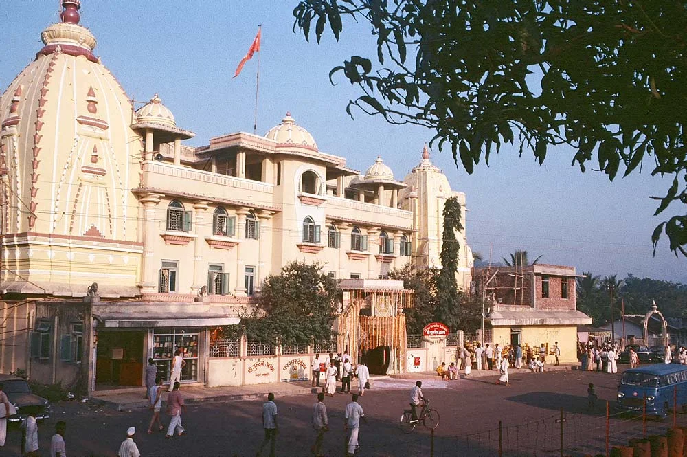 Shree Gurudev Ashram, Ganeshpuri 1976 - awaiting Baba's return from overseas.