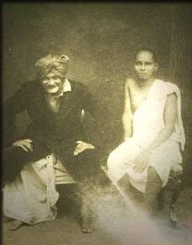 Hari Giri Baba and young Muktananda