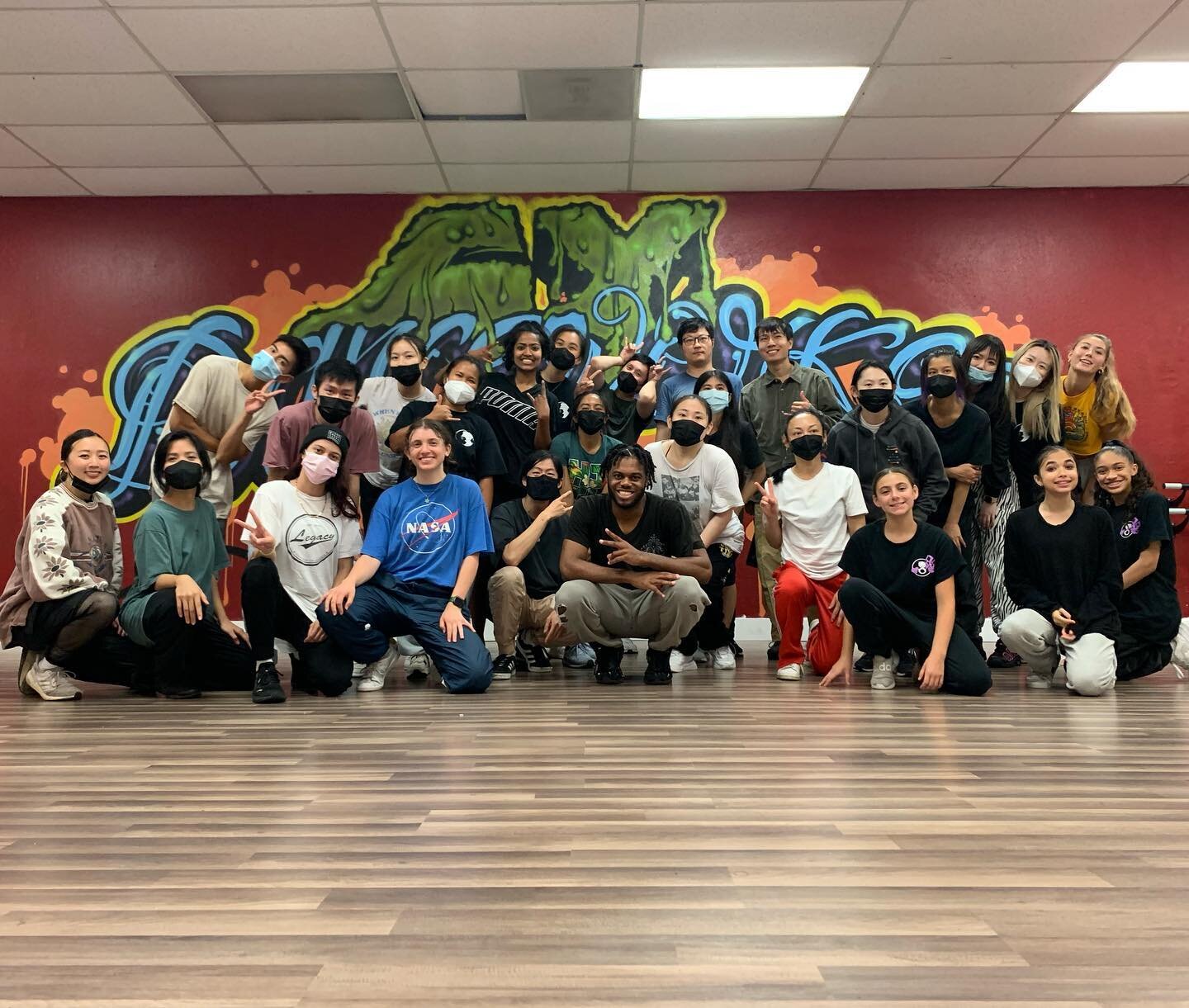 A huge thank you to @weezythephoenix, a judge at @waackcracklelock, for taking time out of his busy weekend to teach Str8jacket a waacking &amp; housing fusion class! We are all so grateful for the education, and your passion for dance is truly infec