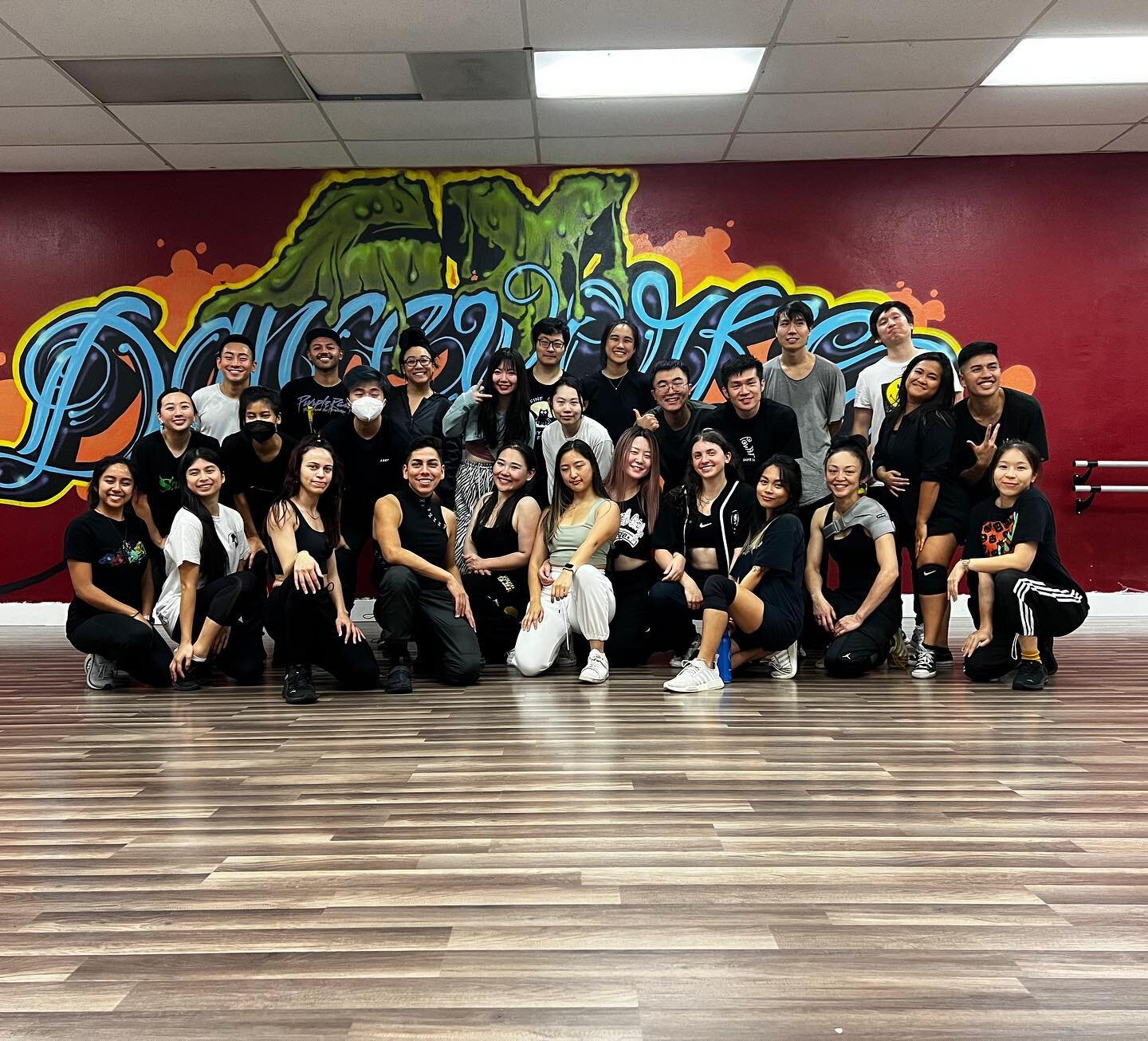 A belated thank you to @__gussi__ for taking time to come teach us one more time before his next chapter in New York. 💕💕 Can you spot the other alumni who came out to support? 👀

Show him some love in the comments!
&bull;
&bull;
&bull;
&bull;
&bul