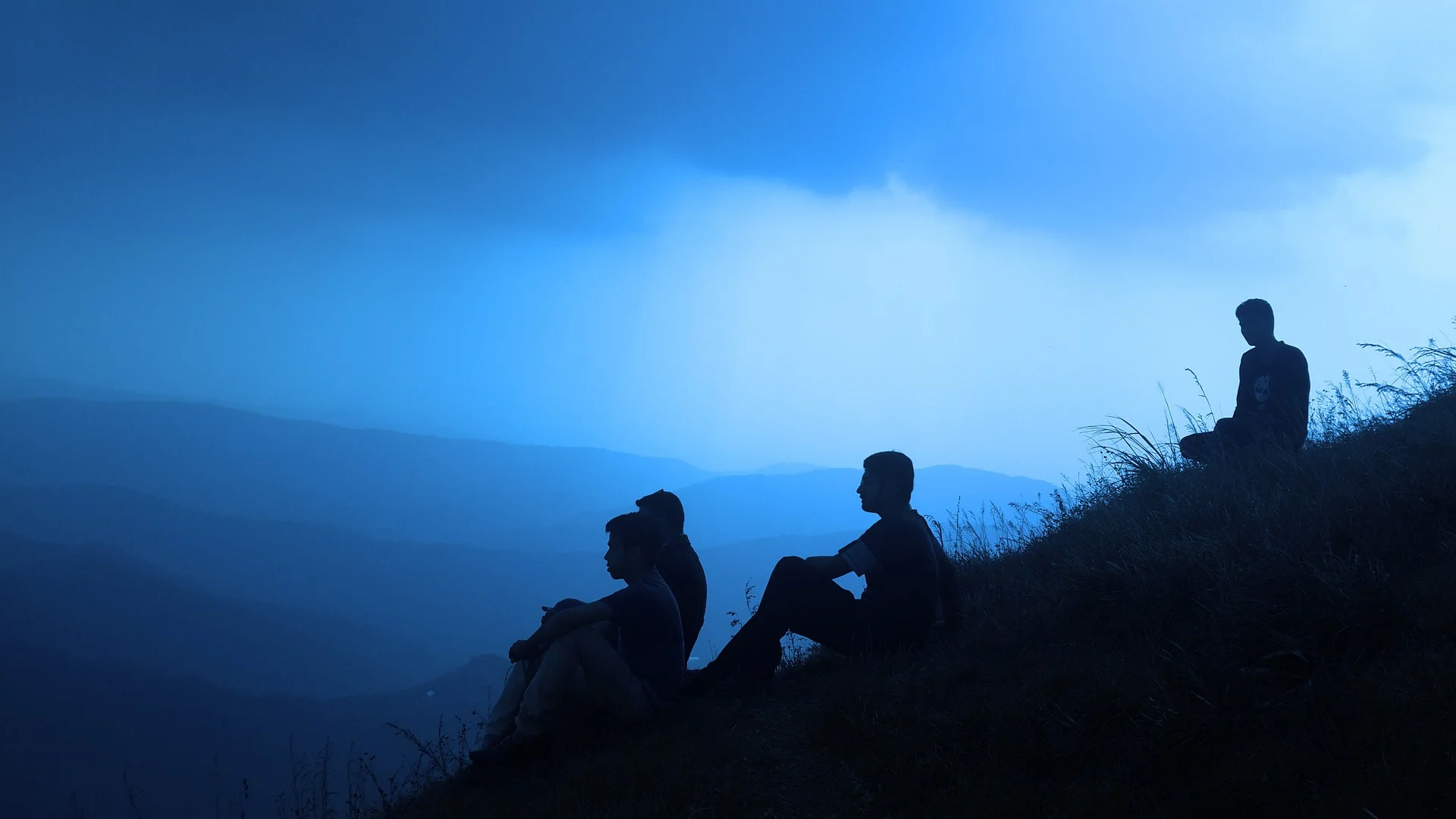 silhouette-people-1209722_1920.jpg
