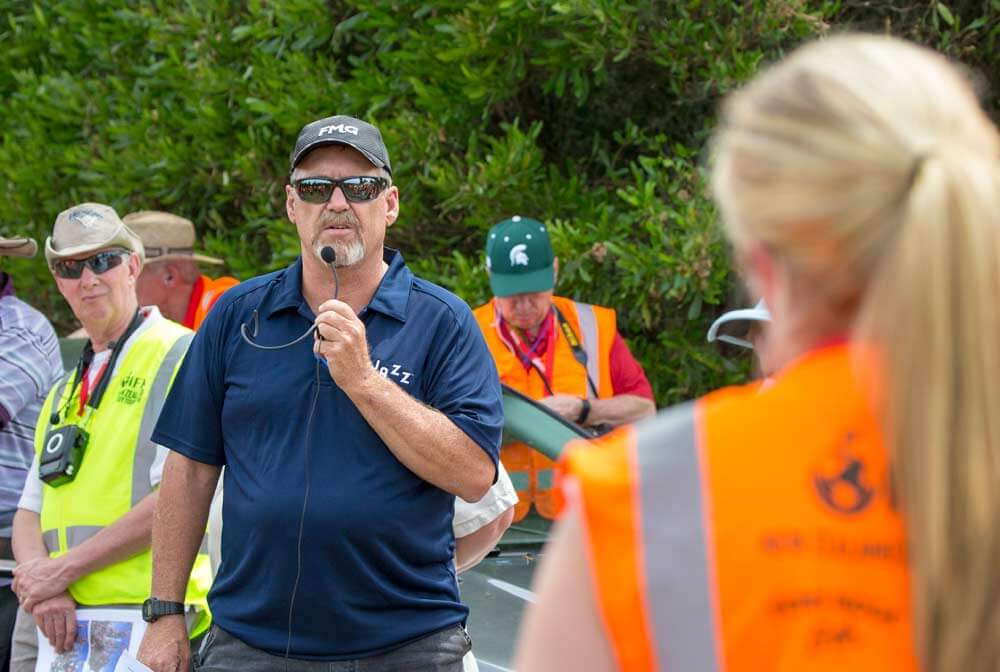 Ian Palmer talks to IFTA New Zealand attendees about how he instructs his workers to prune the 2D high-density Envy blocks in the Nelson area in February. Photo by TJ Mullinax, Good Fruit Grower.