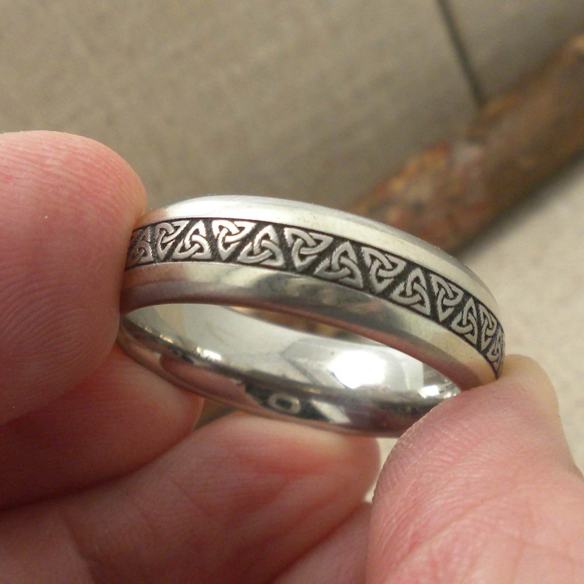 Trinity Knot Wedding Ring with 9K White Gold Inlay