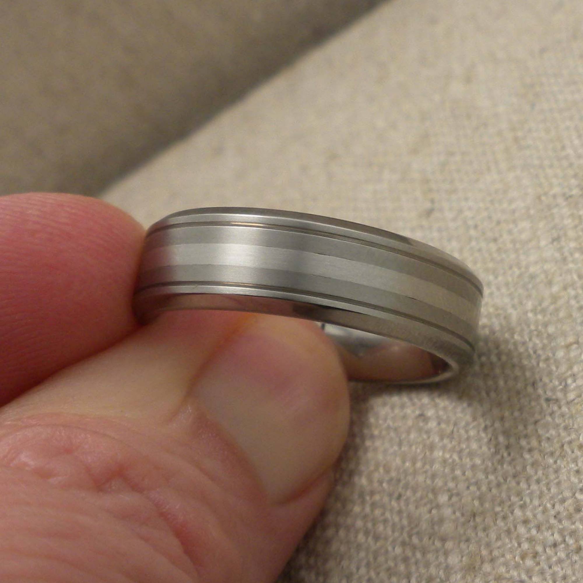 GETi Titanium Wedding Ring with Platinum Inlay