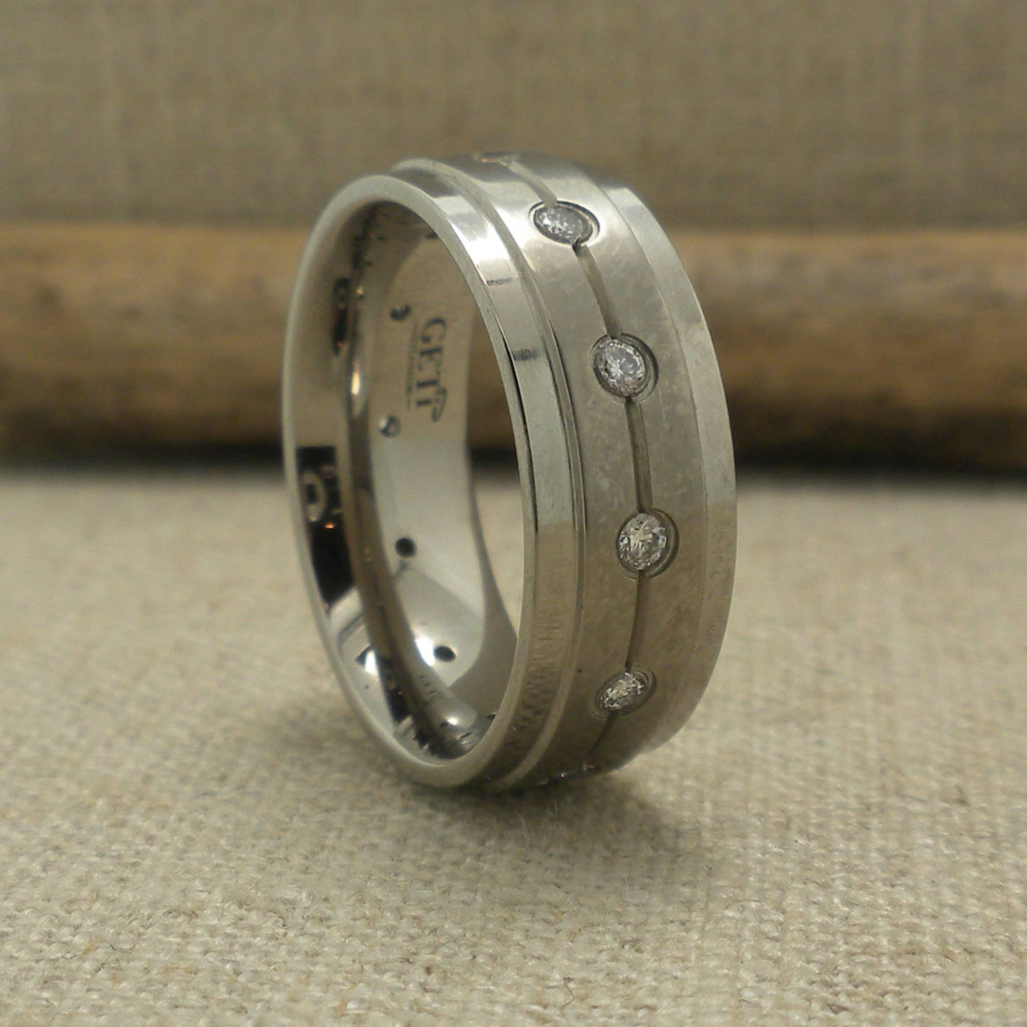 04-T131DS-diamond-wedding-ring.jpg