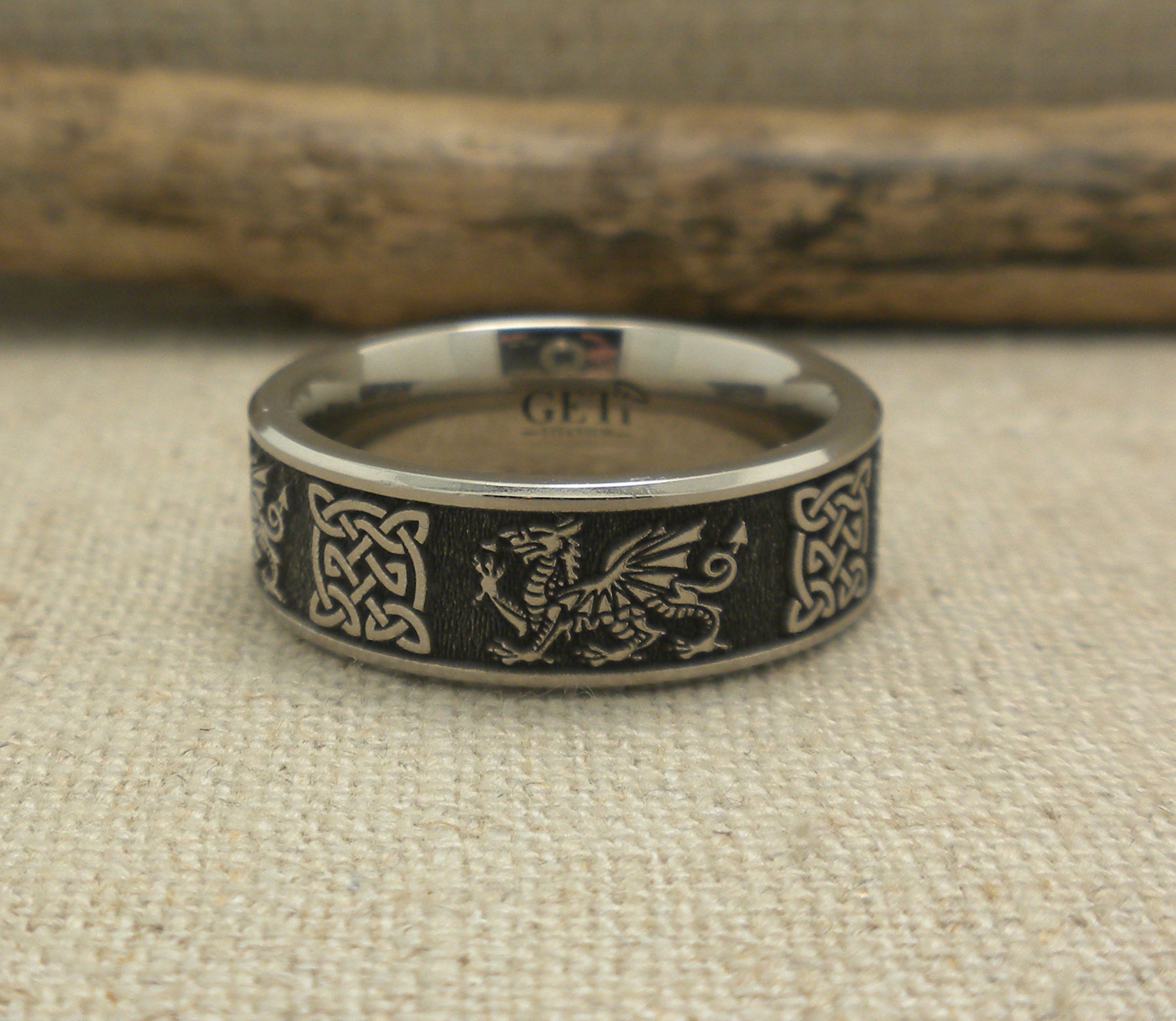 Celtic Wedding Band with Welsh Dragon by GETi