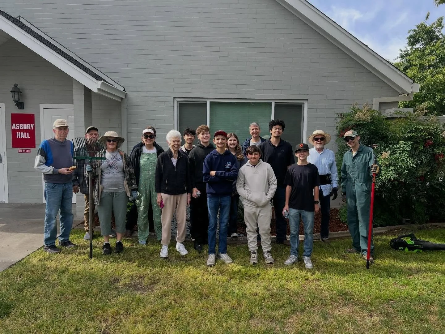 Showing some love! Thanks to all who came out and helped add mulch to our planters. Great job! ❤️👏🏻Thank you!