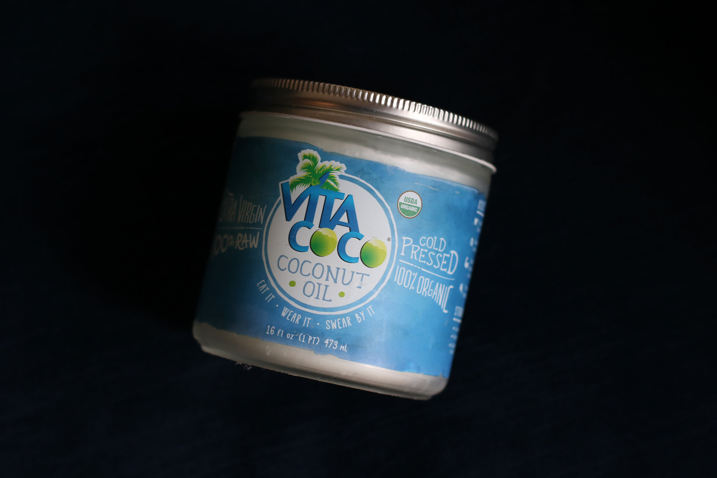 le-vita-coco-jar-on-black.jpg