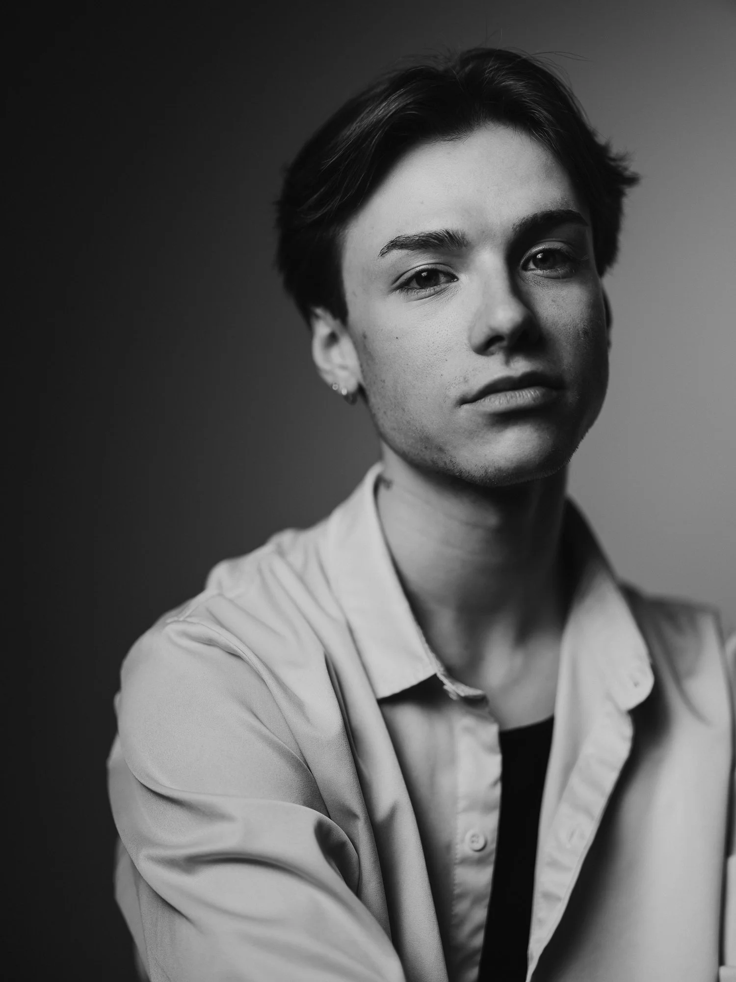 Black-and-white-linkedin-headshot