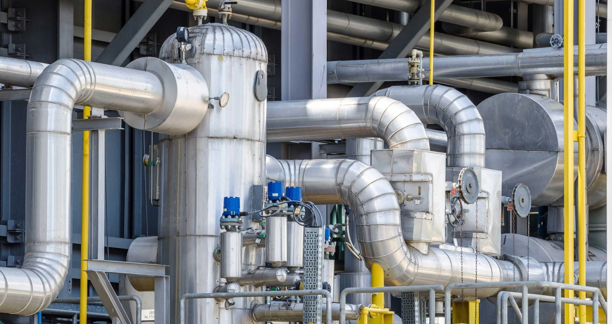 refinery pipes.jpg