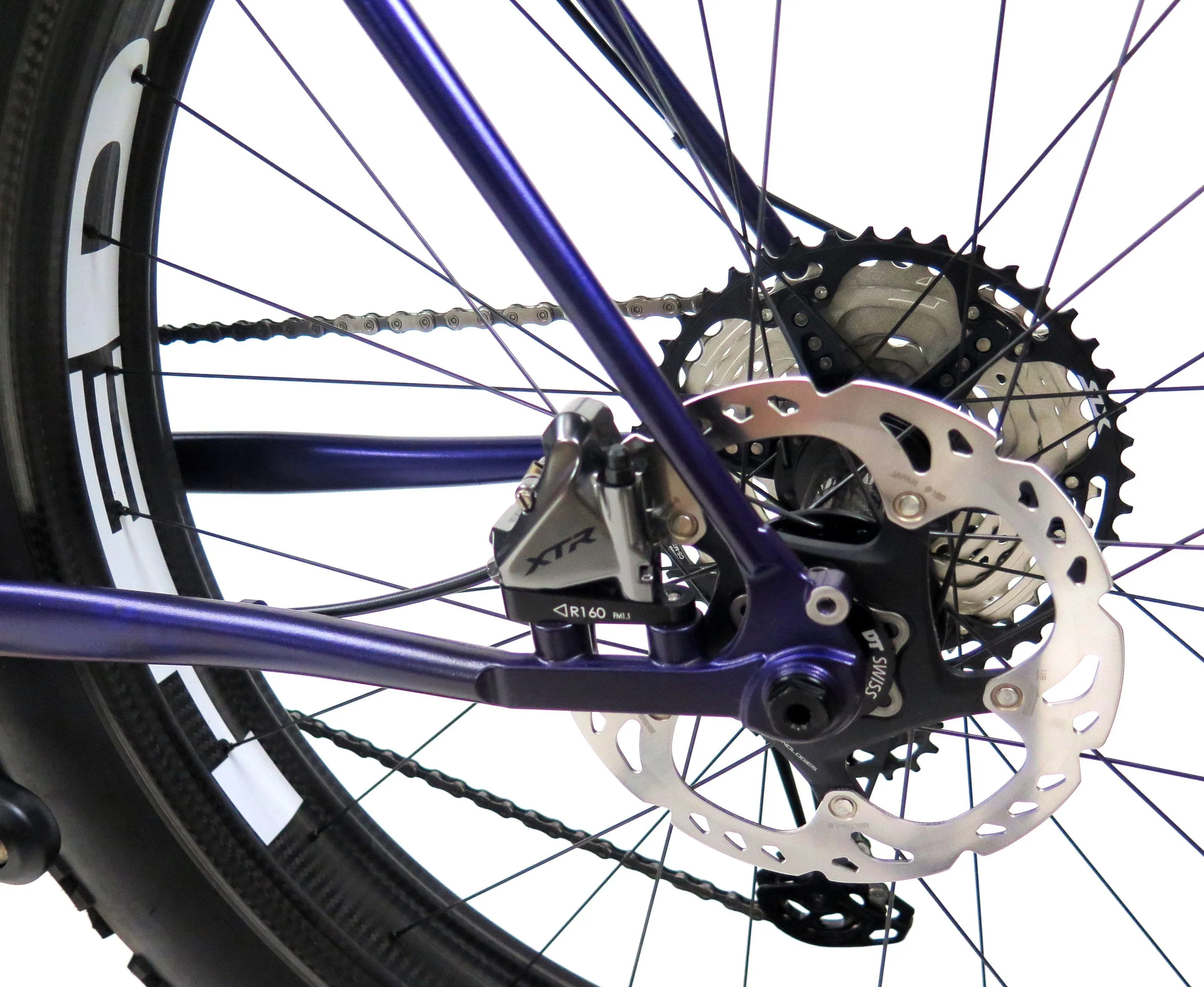  A flat mount XTR rear brake nestles nicely into the rear triangle.   