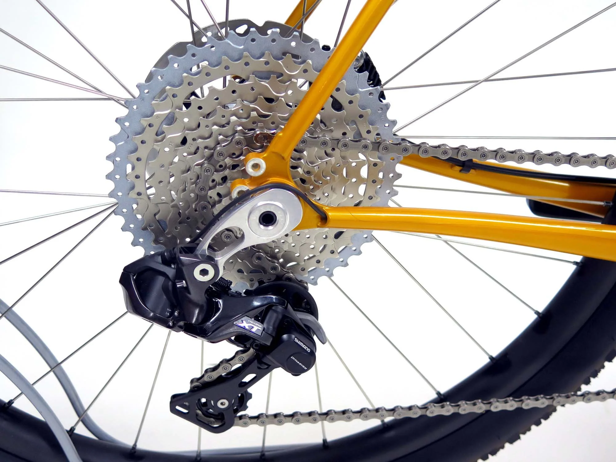  Out back a Shimano XT Di2 rear derailleur handles the shifting on this 11x46t cassette.   