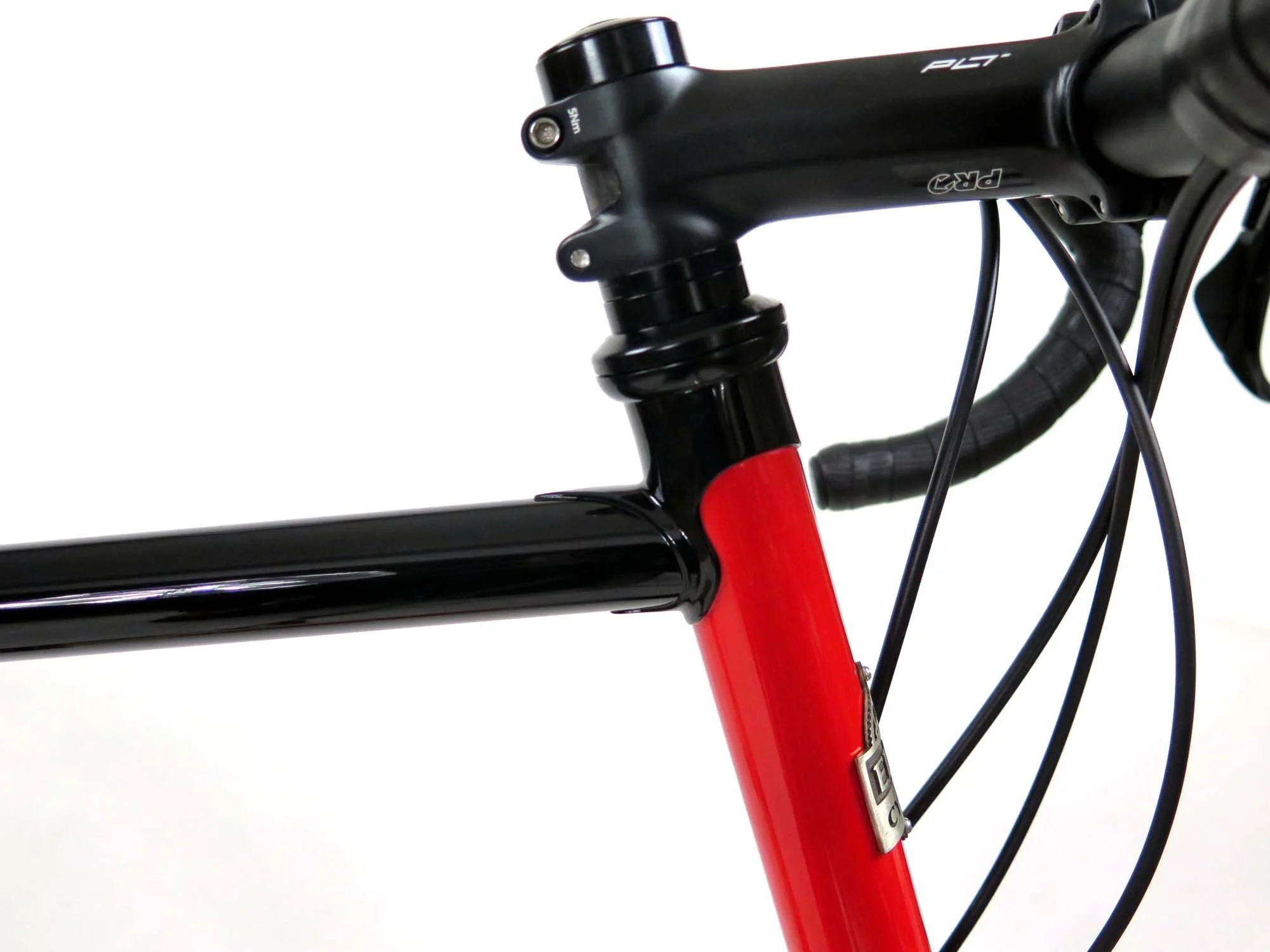  Super tight masking on the head tube lugs by Velocolour.   