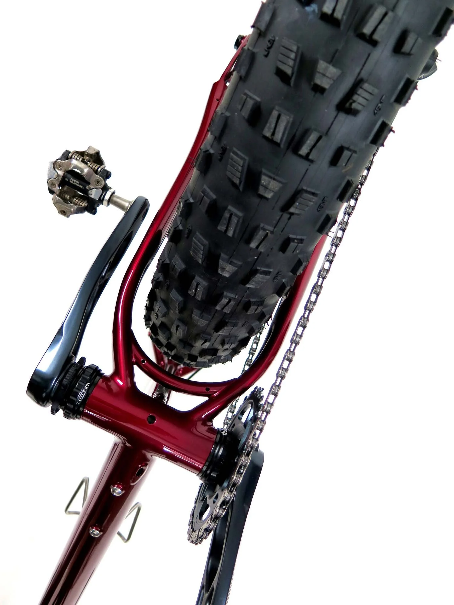  Plenty of tire and chainring clearance and a sexy curved chainstay bridge!   