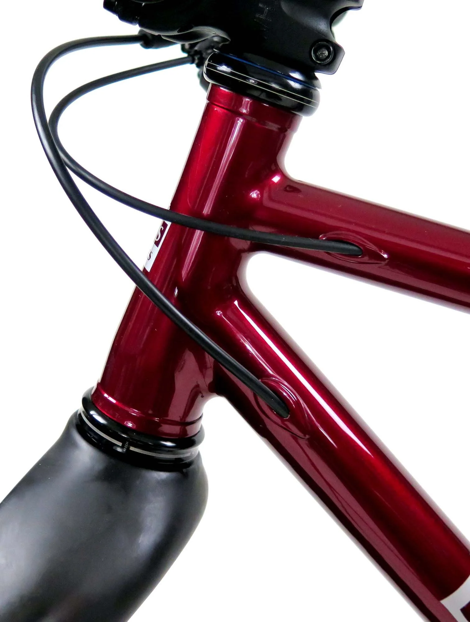  Lots of internals ducking into the top and down tubes on the non-driveside.   
