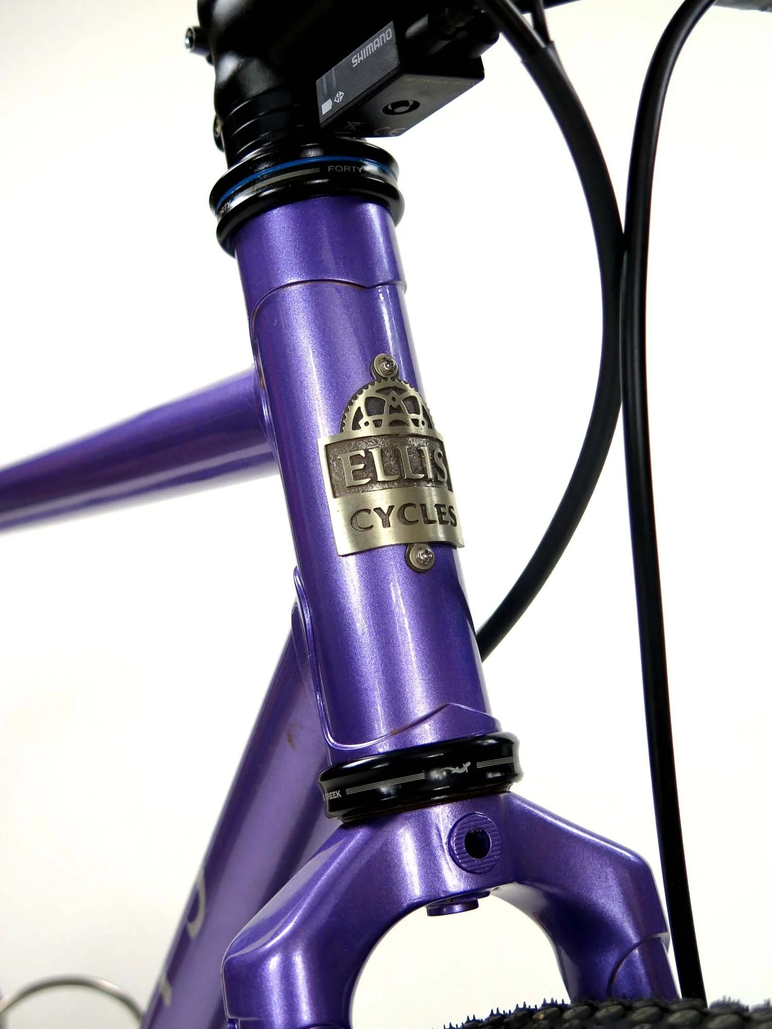  An Ellis Cycles headbadge up front.   
