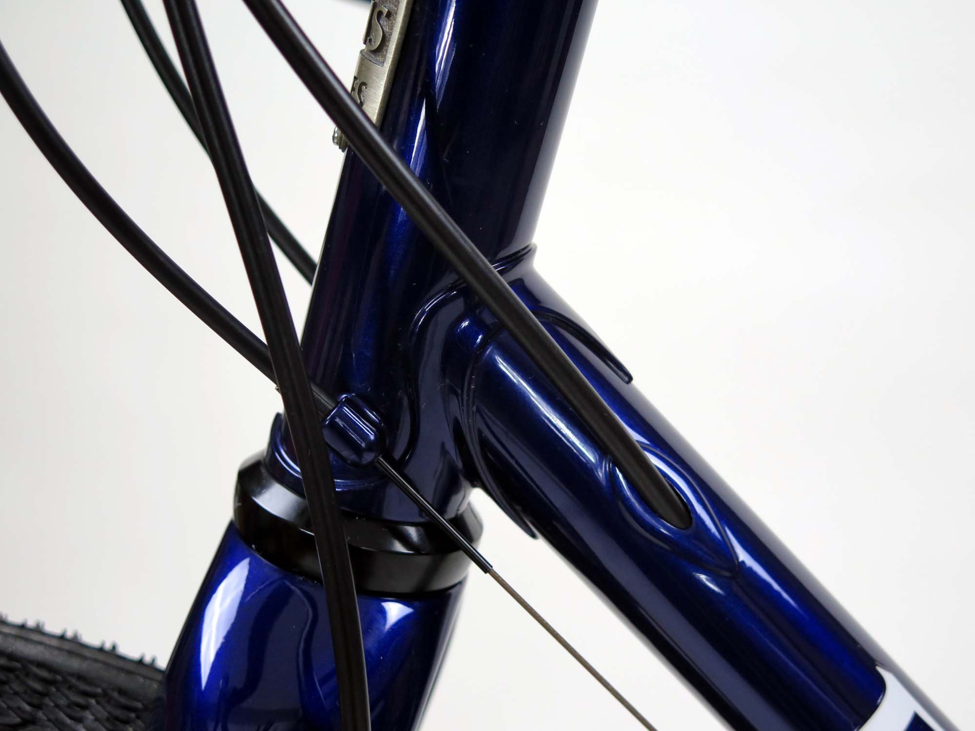  Split guides on the head tube for the derailleur cables, and an internal for the rear brake line.   