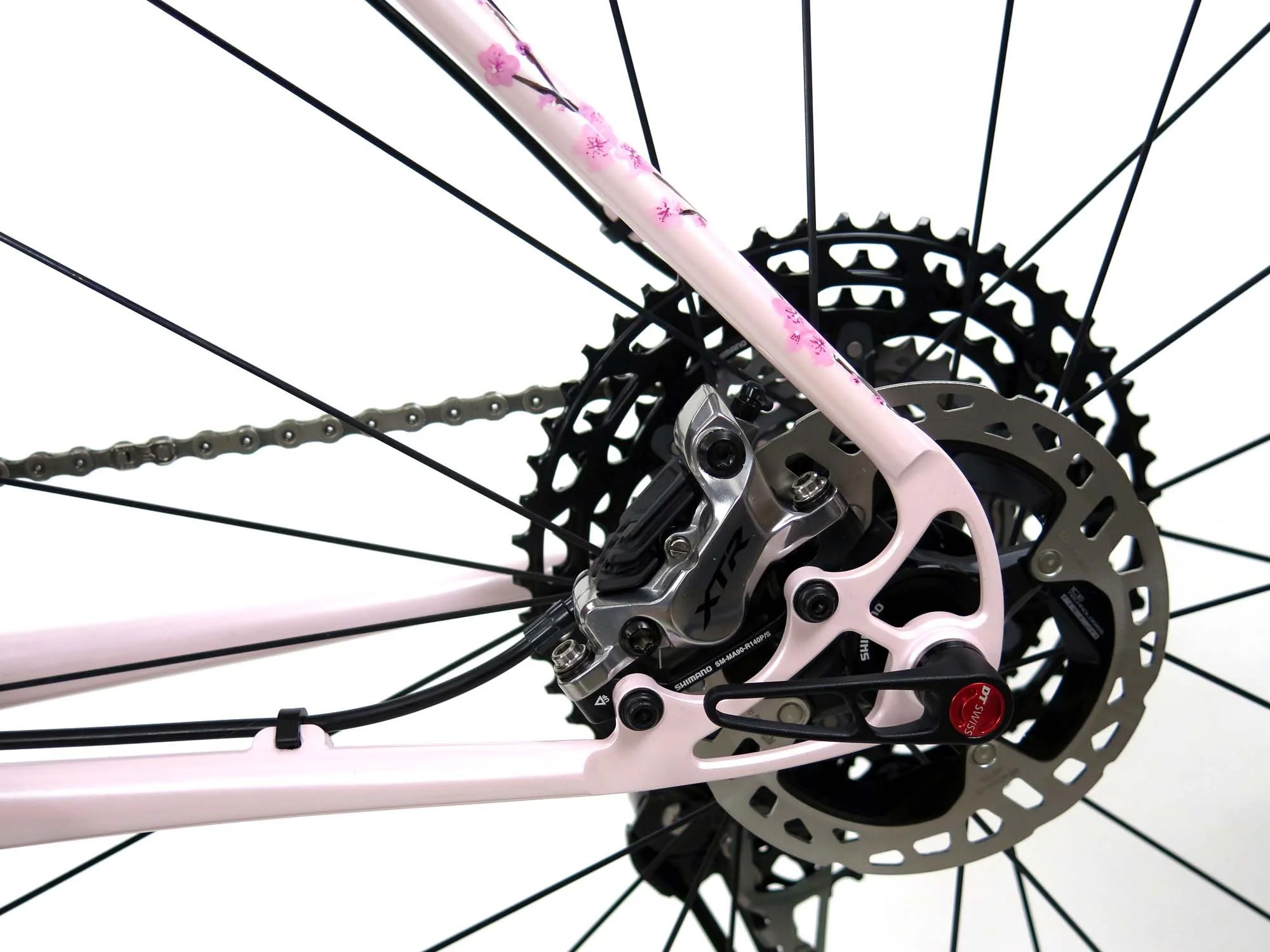  Tidy rear dropouts with the XTR disc brake.   