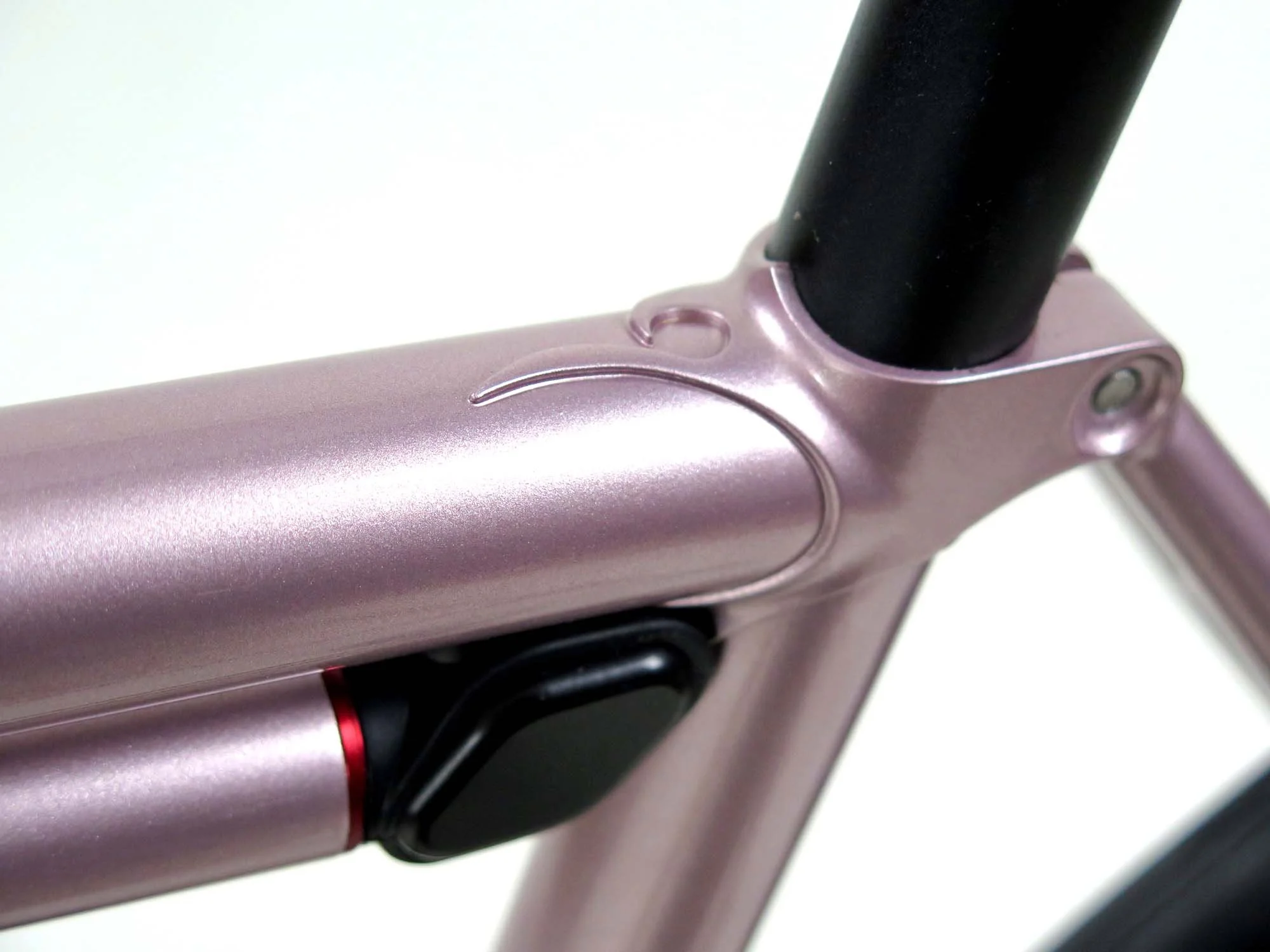  The asymmetrical lug points on the seat lug.   