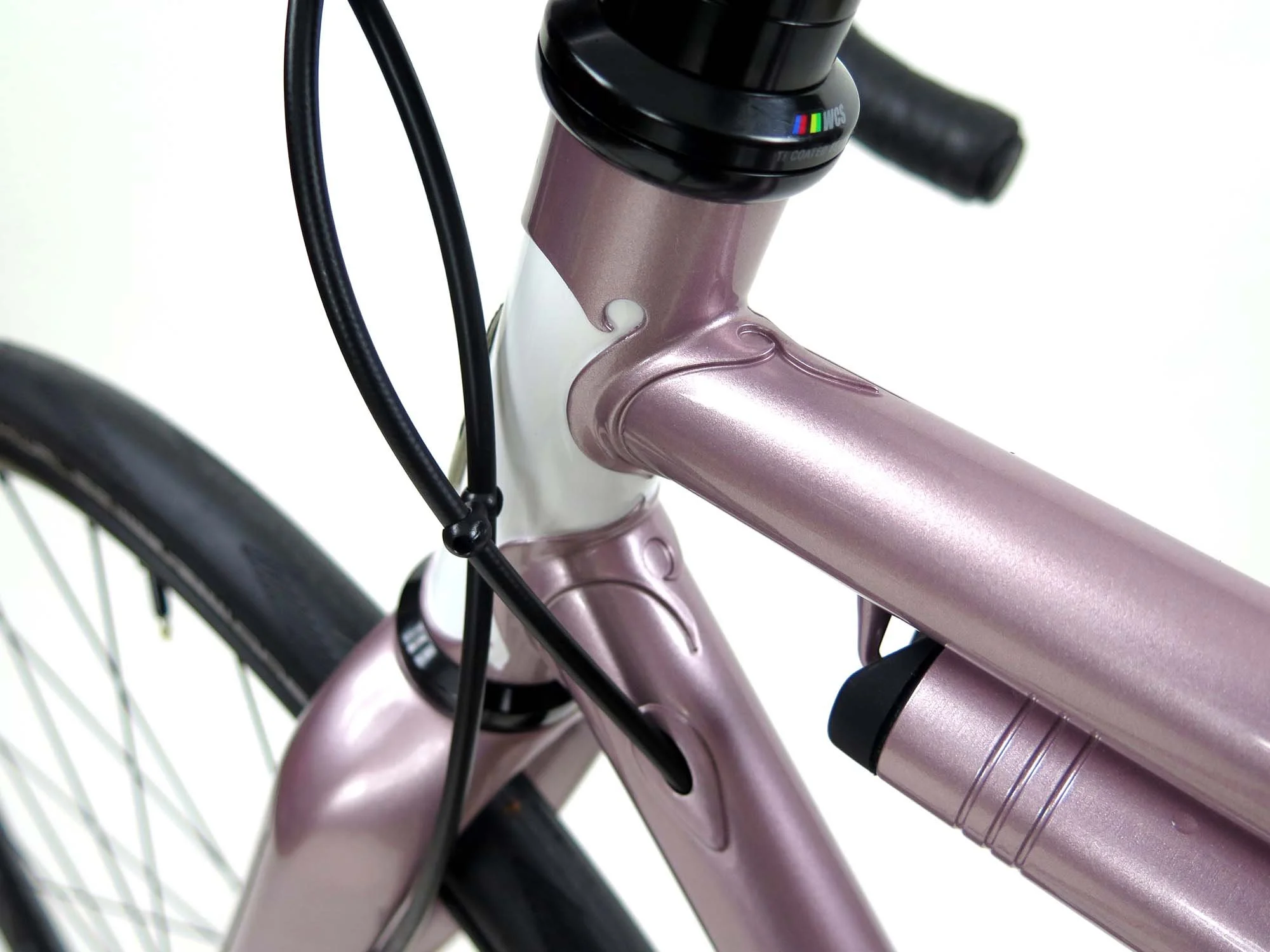 Another view of those head lug points along with the internal brake cable routing.  