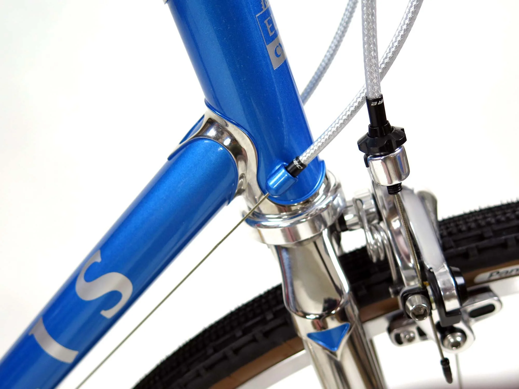  Polished stainless head lug, fork crown and blades look sharp with the TRP RG 957 mid-reach brakes and the Phil Wood headset.   