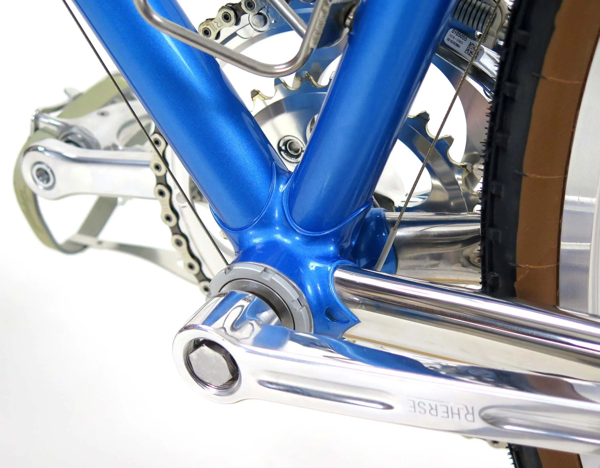  There are even teardrops hiding out on the chain stay sockets.   