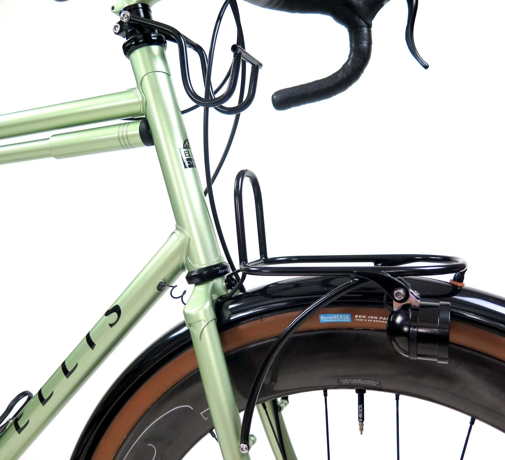  Up front we’ve got a custom rack and decaleur with a Schmidt Edelux front light mounted.   