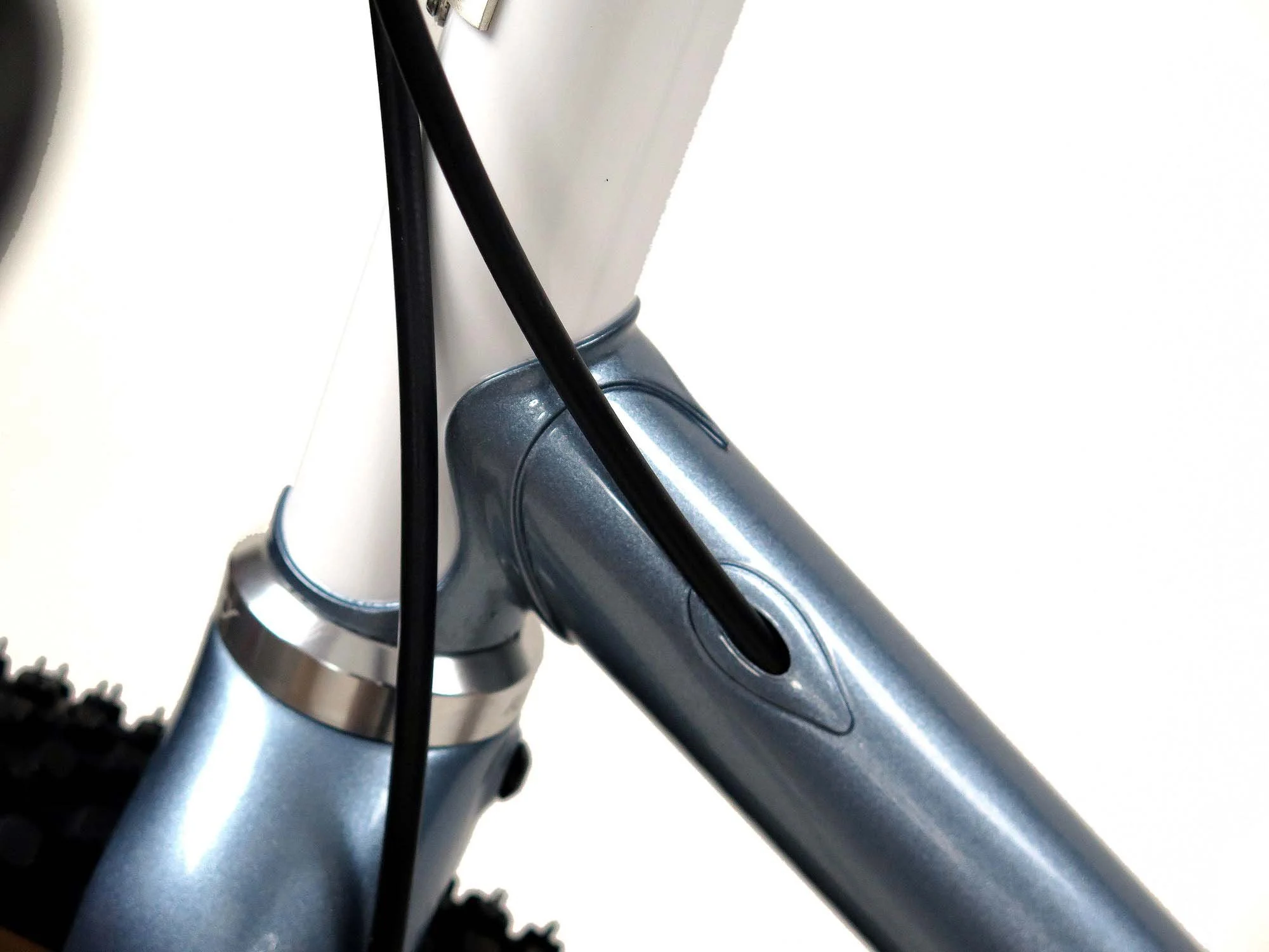  Tidy routing for the rear brake lines on the down tube.  