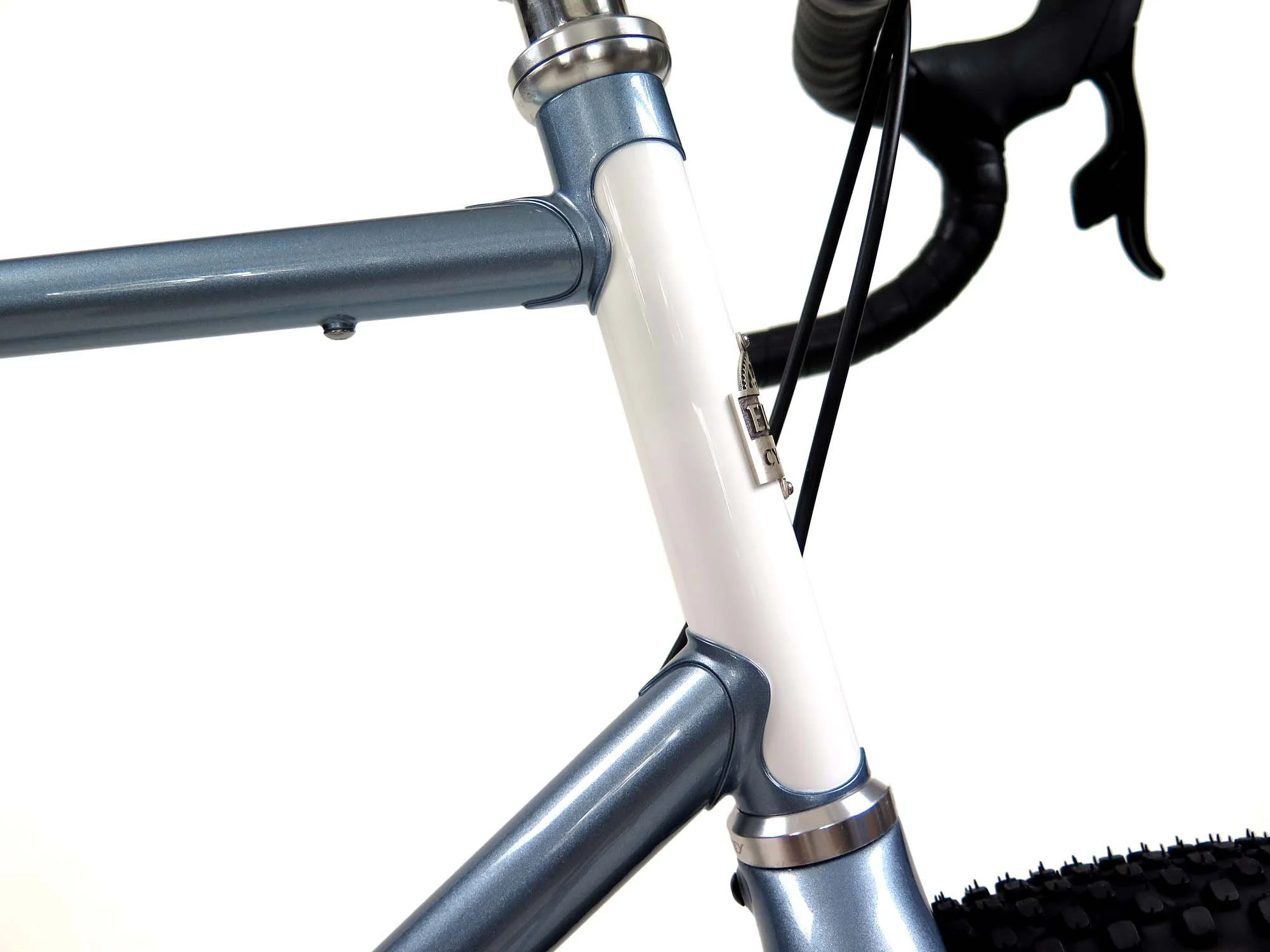  One more look at the lugged headtube and contrasting paint.  