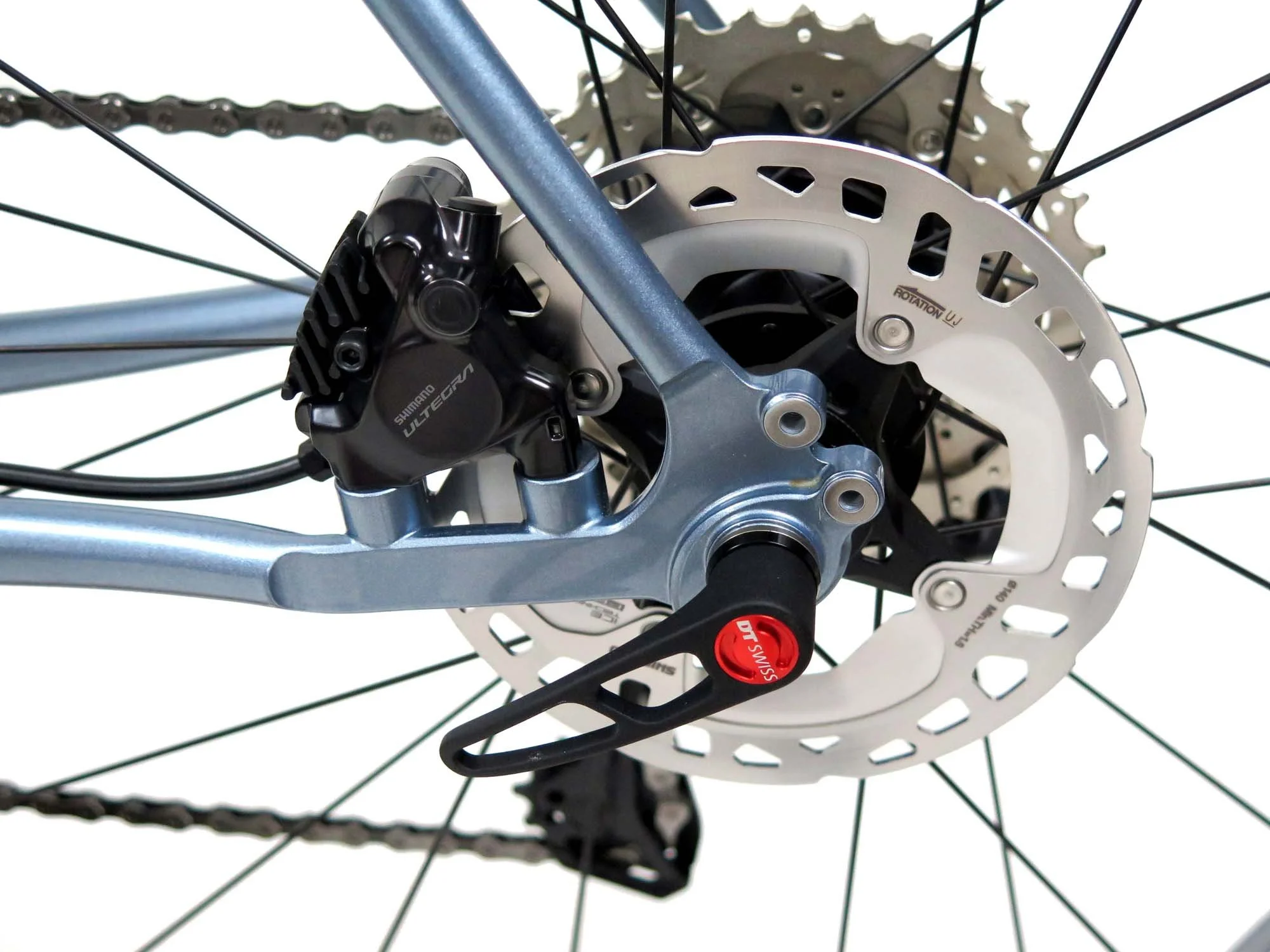  Paragon’s flat mount dropouts hold everything together in the back.   