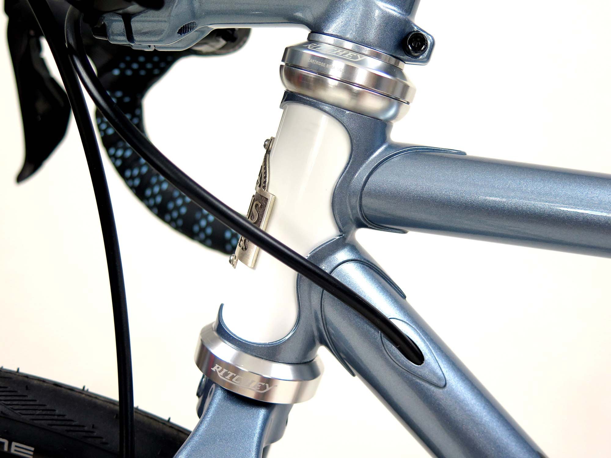  An 86mm headtube requires the lugs to nestle right up against each other!   