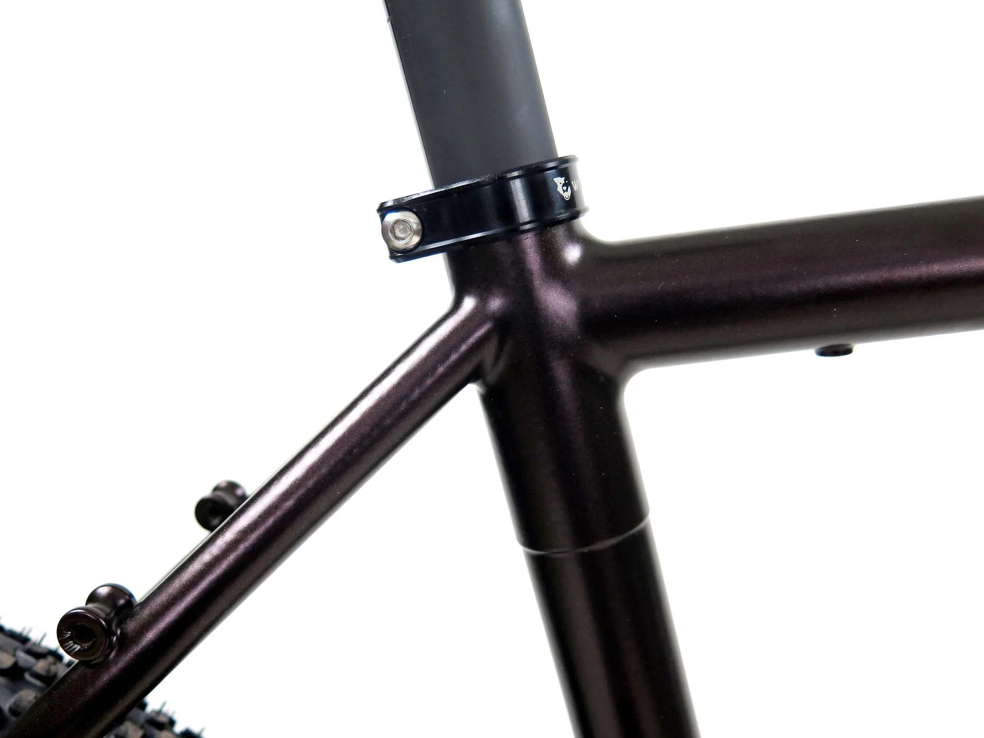  Fillet brazed seat cluster with a a 31.6mm seatpost and the option of running a dropper post in the future.   