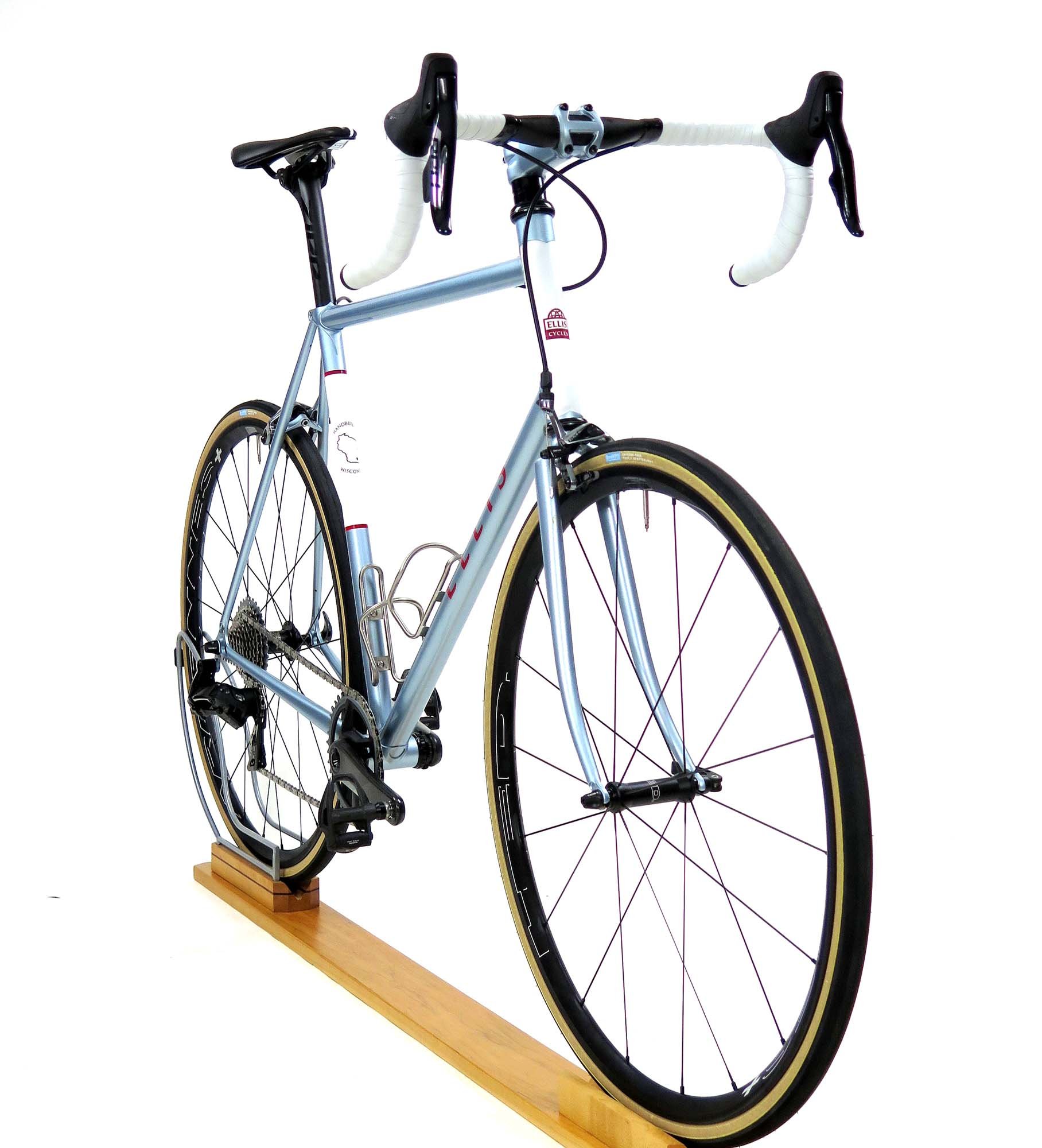  Something timeless about a nice rim brake bike with a radial laced front wheel.   