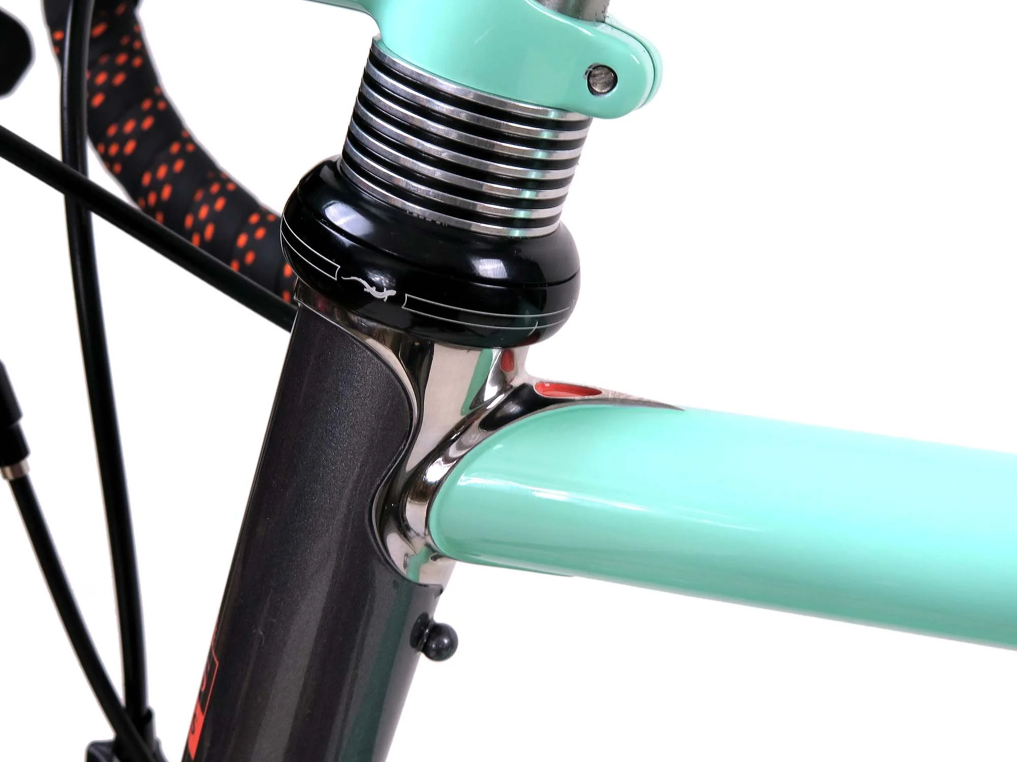  A ball bearing for a pump peg, just like we did in my years at Serotta. Polished stainless top tube lug and a Cane Creek 110 headset rounds out the head tube.   