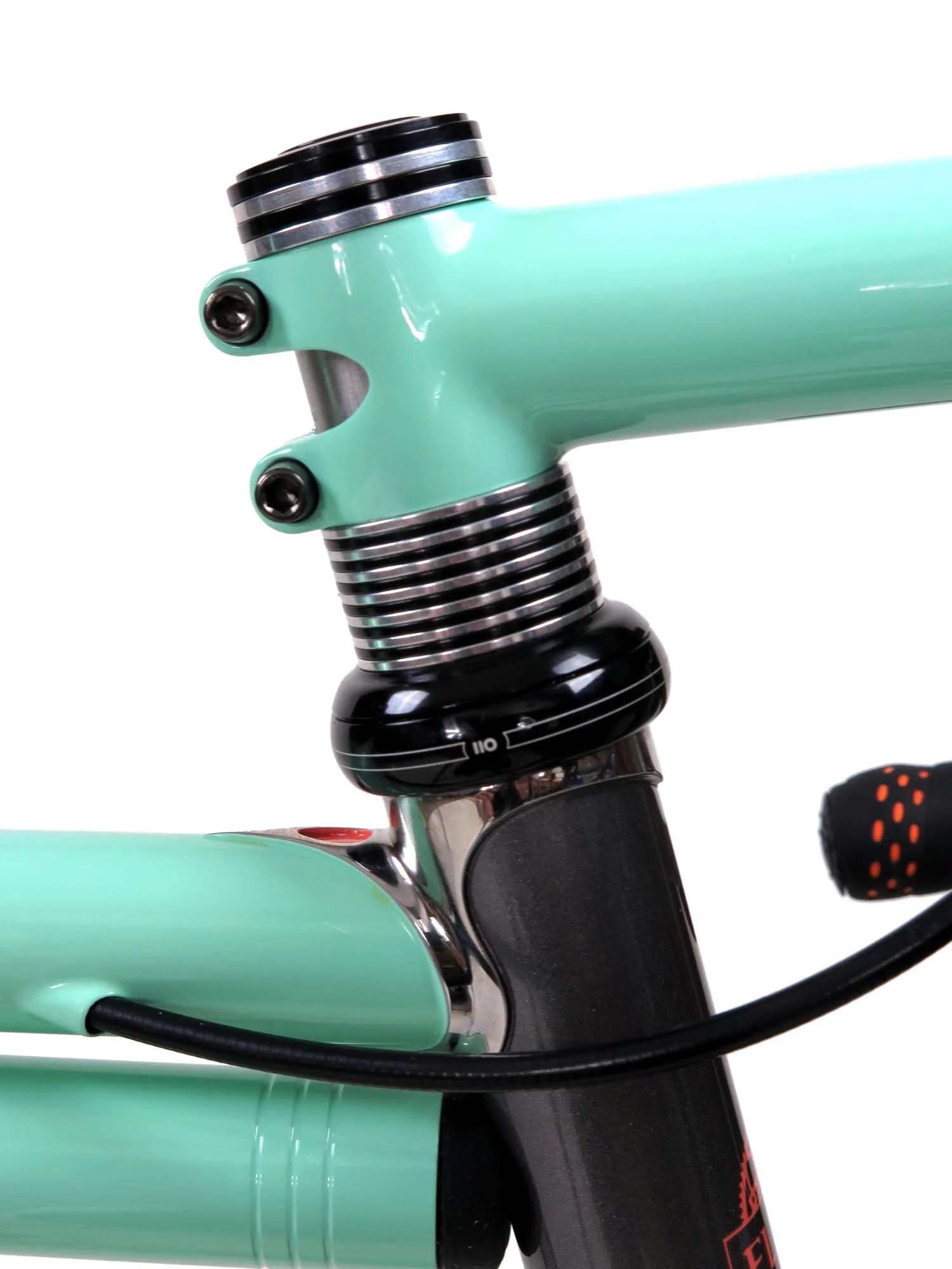  Sam runs his brakes moto-style (right front, left rear), so I put the internal brake port on the driveside so the housing would swoop around the head tube instead of rubbing against it.  The details make all the difference on a custom build! 