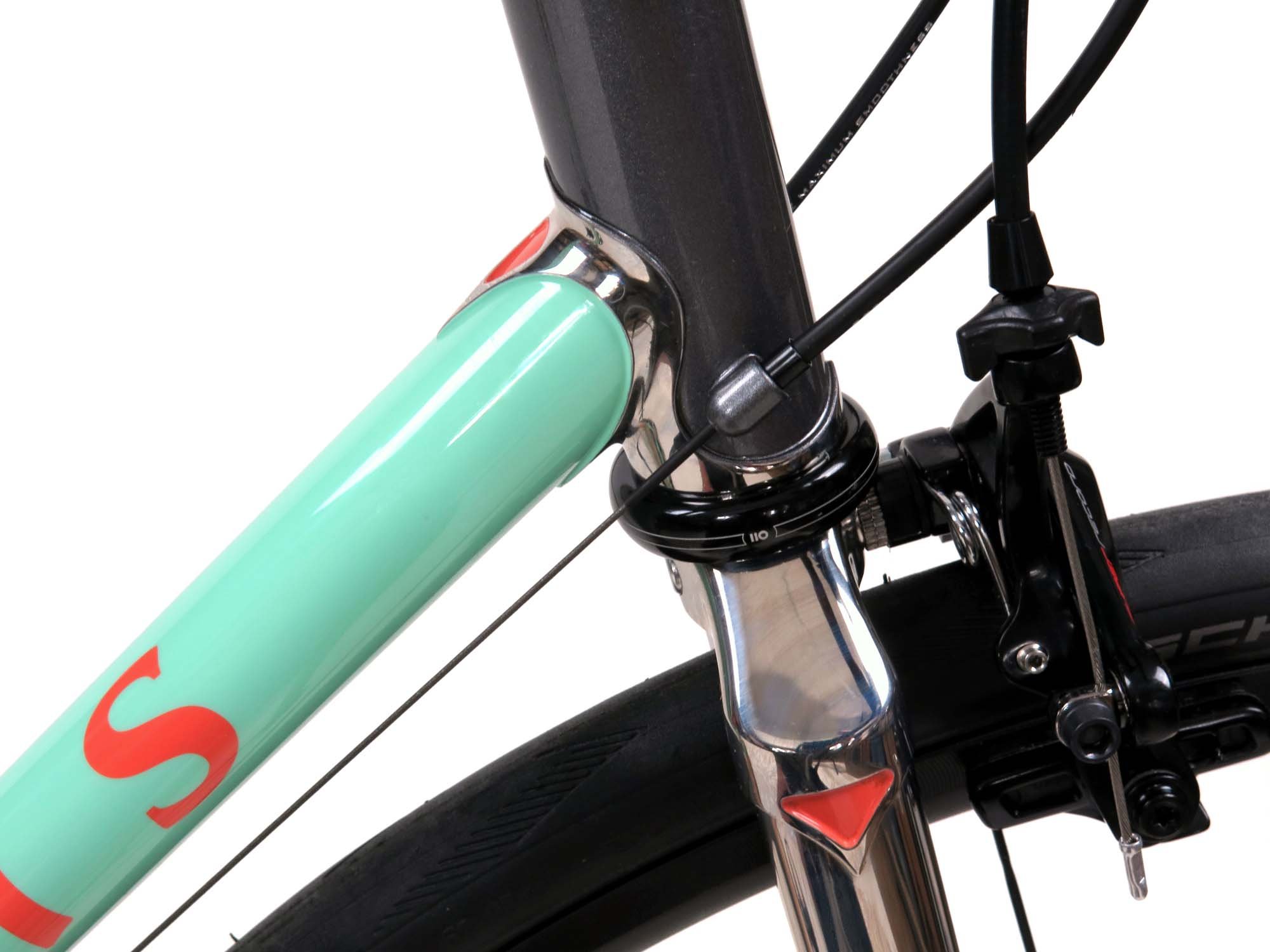  Another teardrop on the down tube lug and a painted window on the fork crown.   