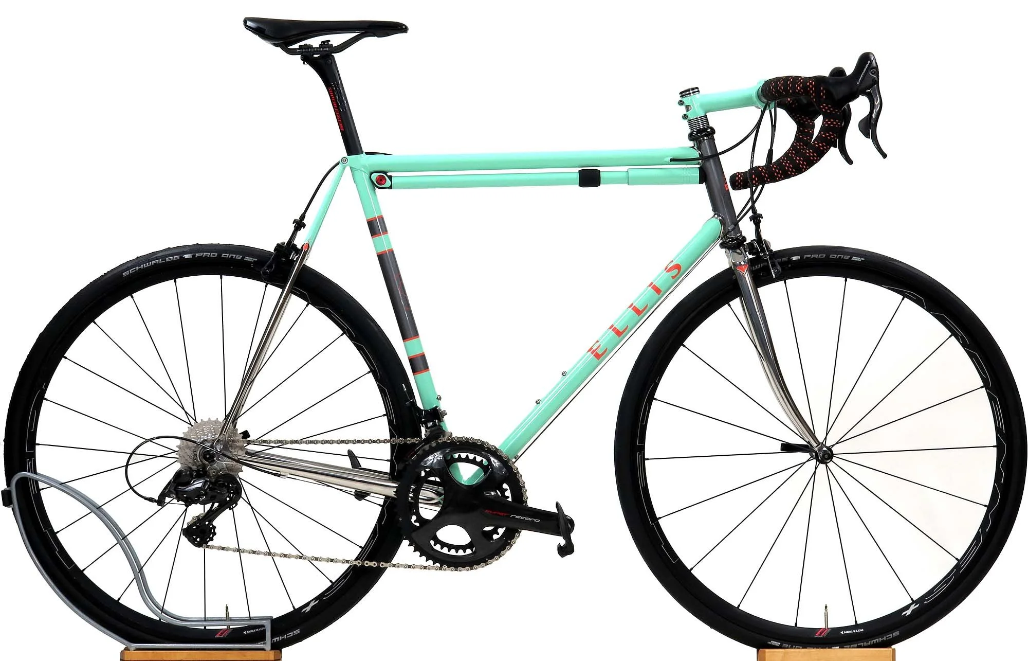  Sam chose a  very unique paint scheme for his Modern Classic along with a full Campy Super Record kit and a Silca pump painted to match.   