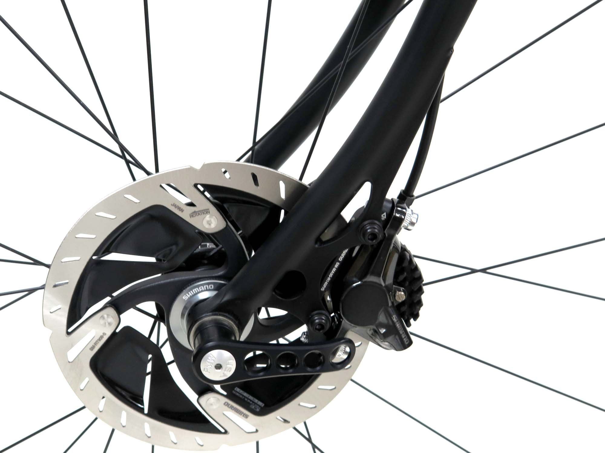  A custom steel disc fork up front with Paragon’s spline head thru-axles.   