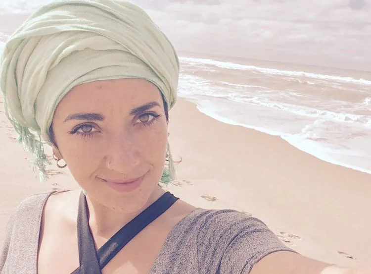 Maya Raad - Instructora de Yoga con 6 años de experiencia enseñando. Fundadora de Mukti Travel.