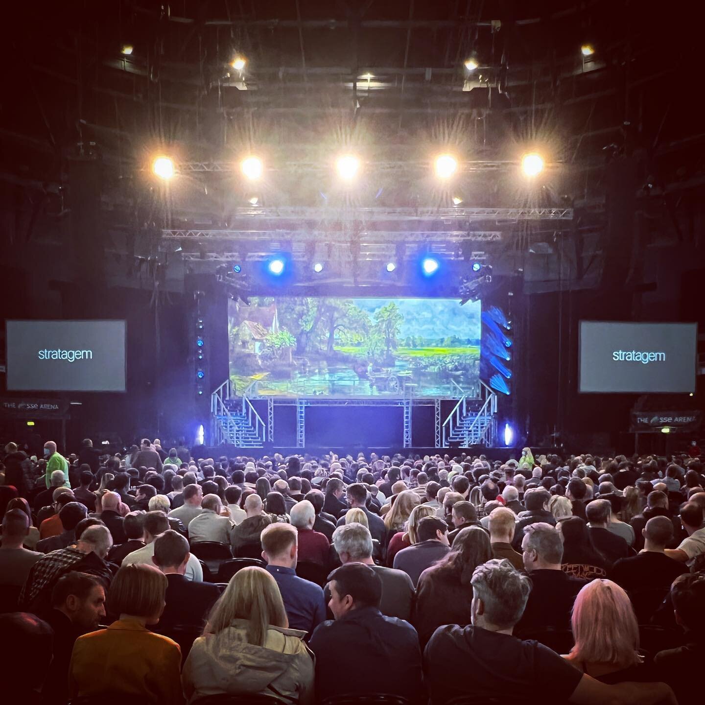 First show of the new Alan Partridge tour #stratagem @thessearenabelfast 

@theaccidentalpartridge #videodesign #videodesigner #projection #projectiondesign #designer #alanpartridge @mcintyre_live