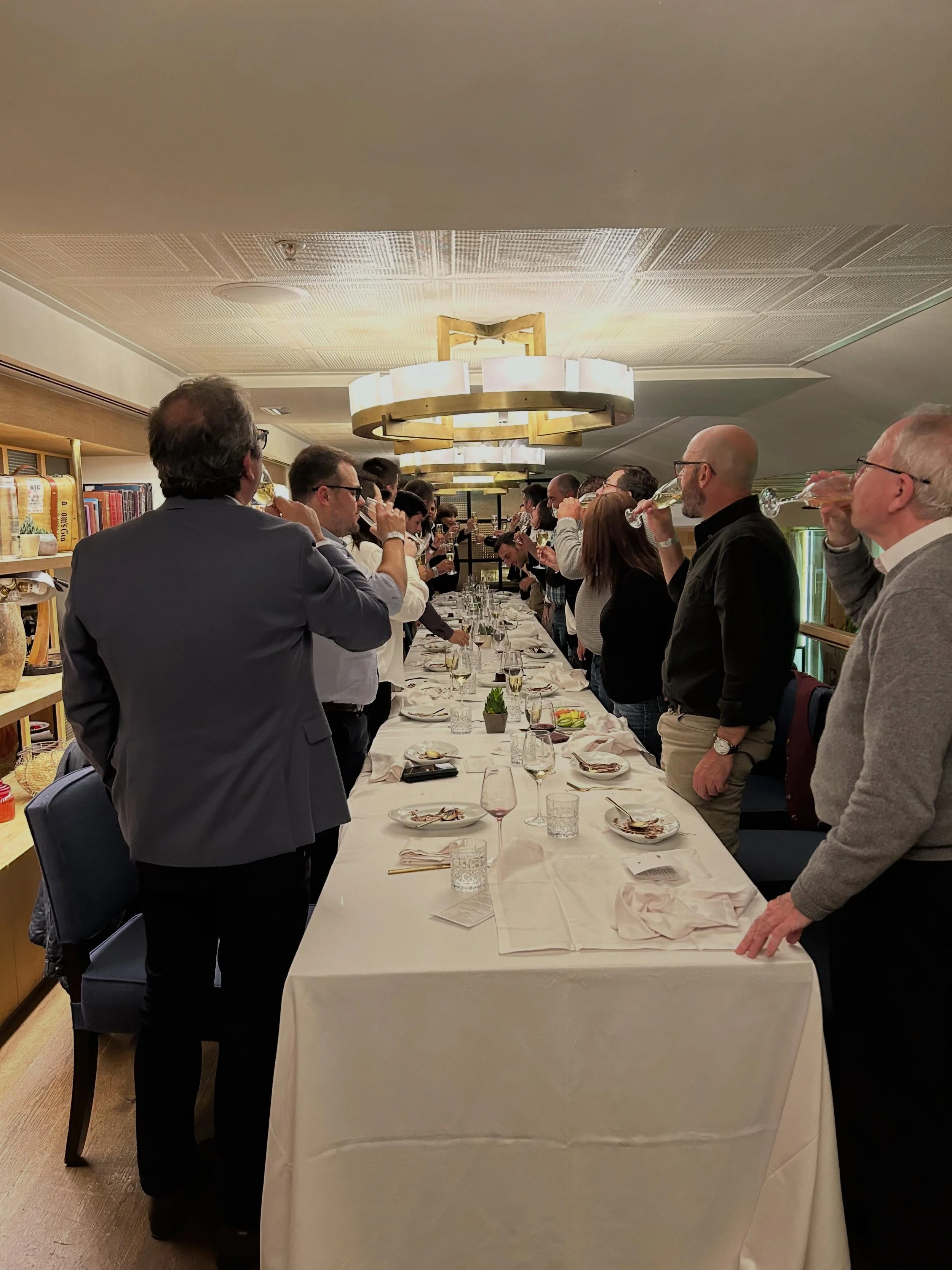 A well-planned evening gives teams the opportunity to step away from the office, enjoy a new setting, and experience local culture in a meaningful way. From team dinners and
wine tastings to cultural evenings and unique settings, each event is design