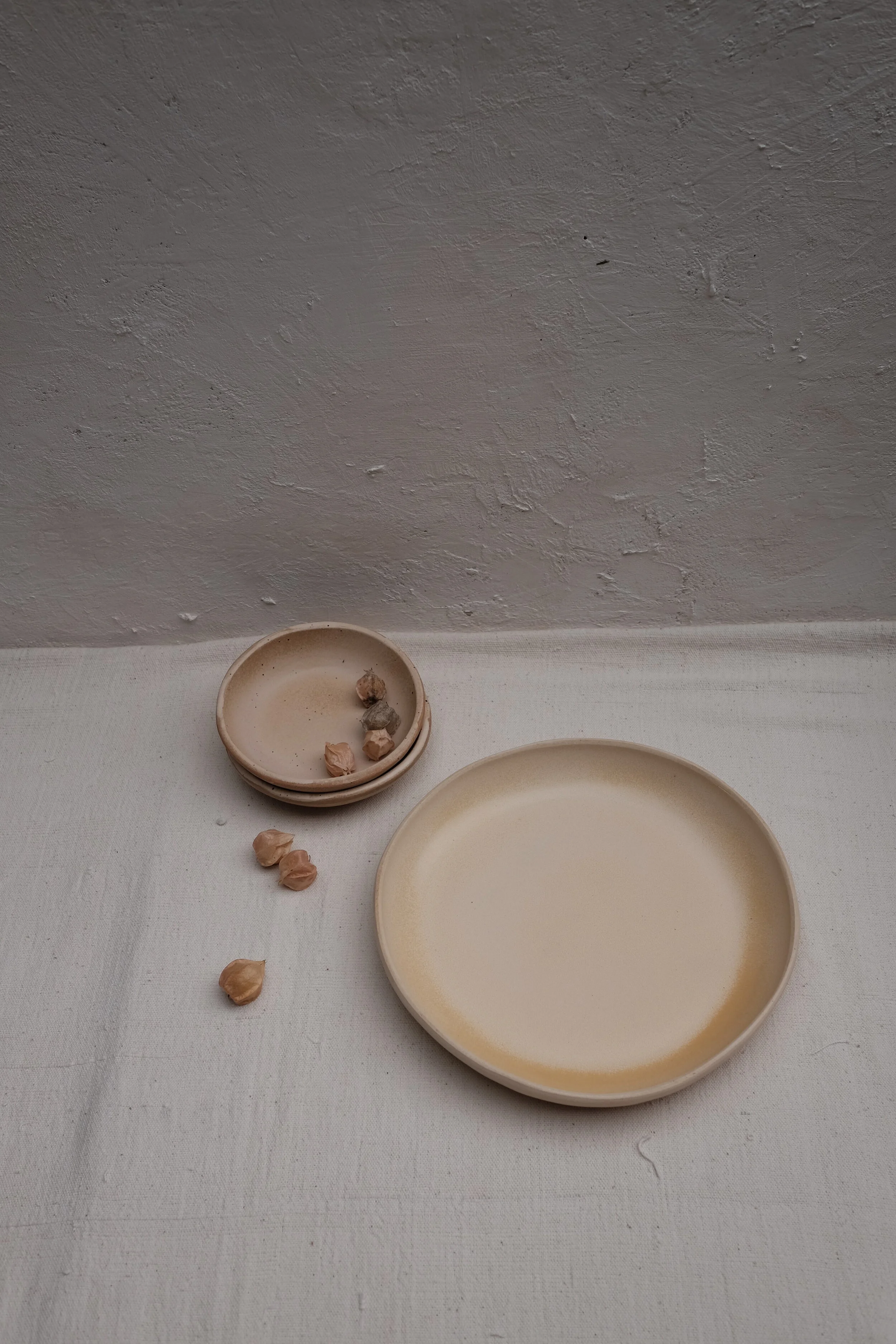 BUTTER SPECKLE SERVE SET