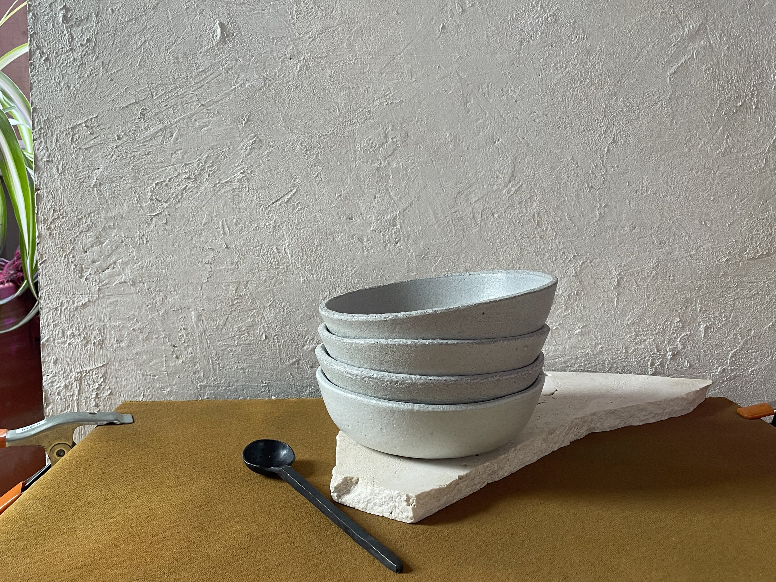 SET OF FOUR LOW BOWLS IN MIST